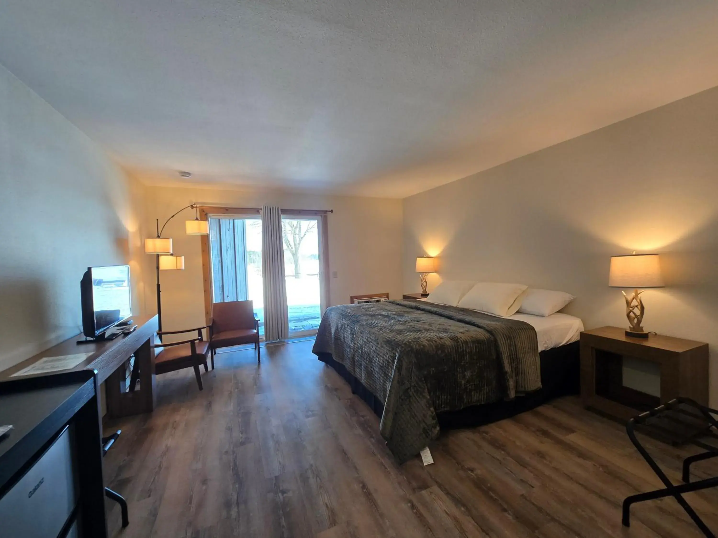 King Room - Disability Access in Timber Inn King Room - Disability Access in Timber Inn