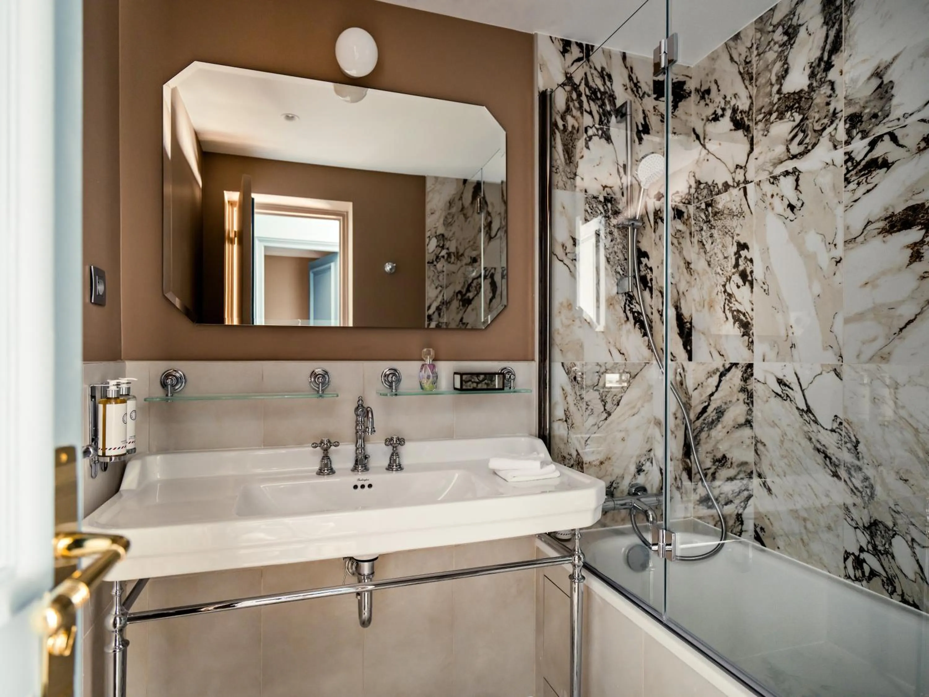 Bathroom in Hotel Duquesne Eiffel