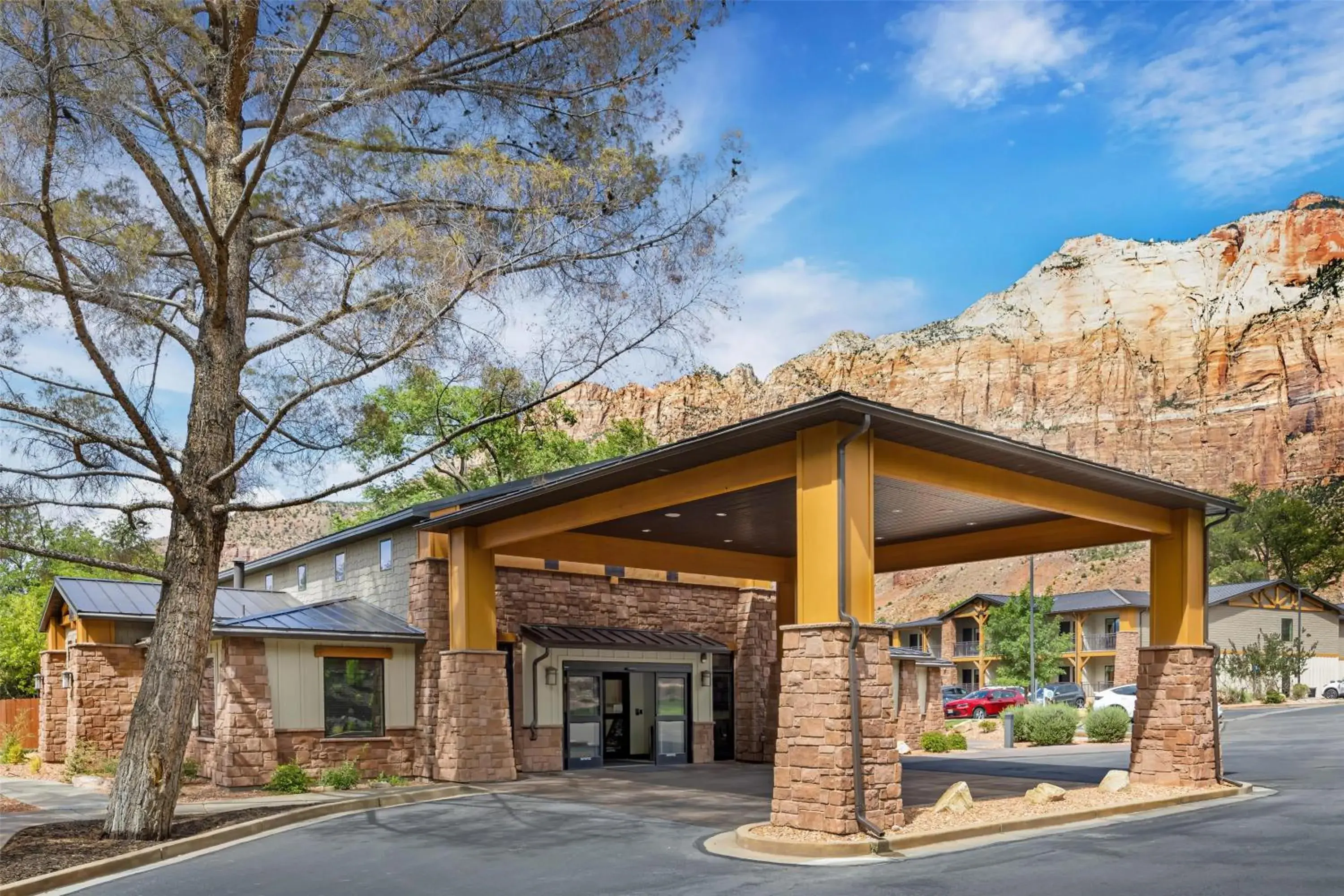 Property building in Best Western Plus Zion Canyon Inn & Suites Property building in Best Western Plus Zion Canyon Inn & Suites