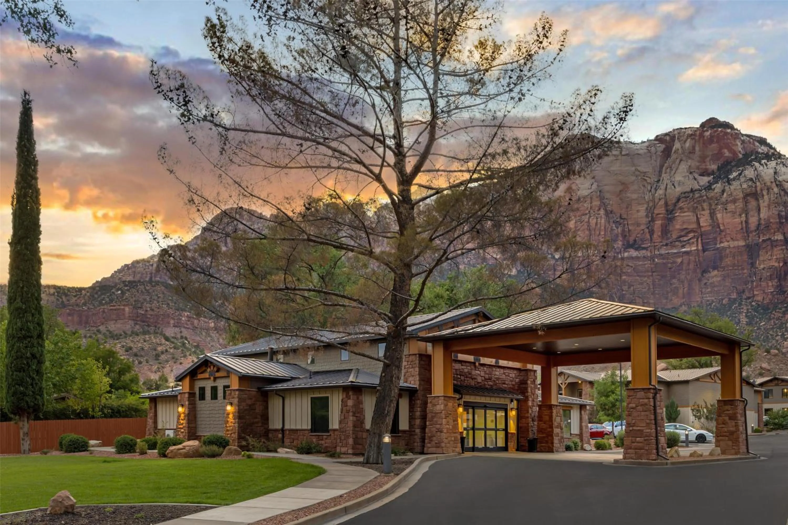 Property building in Best Western Plus Zion Canyon Inn & Suites