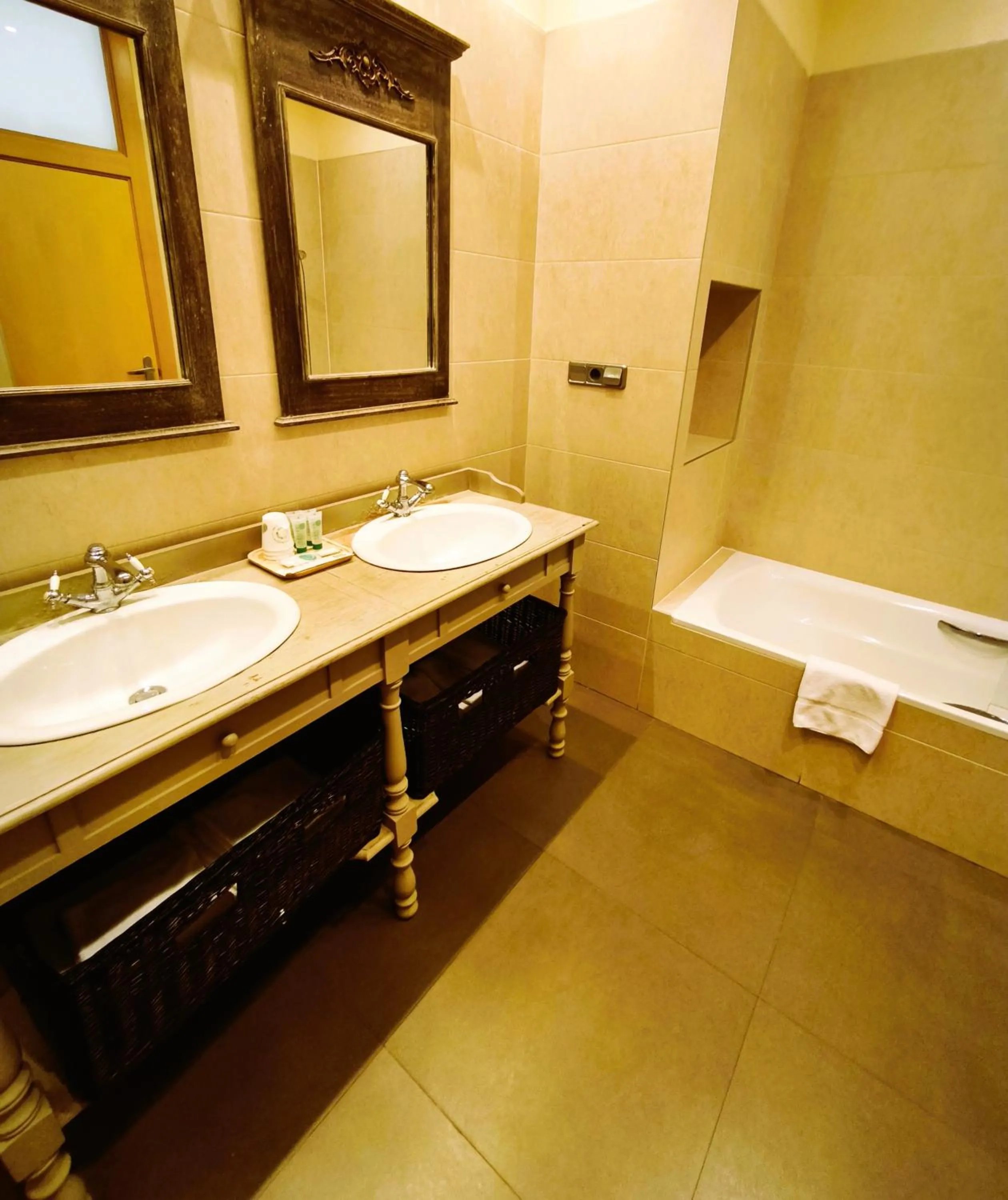 Bathroom in Hotel VillaMarcilla