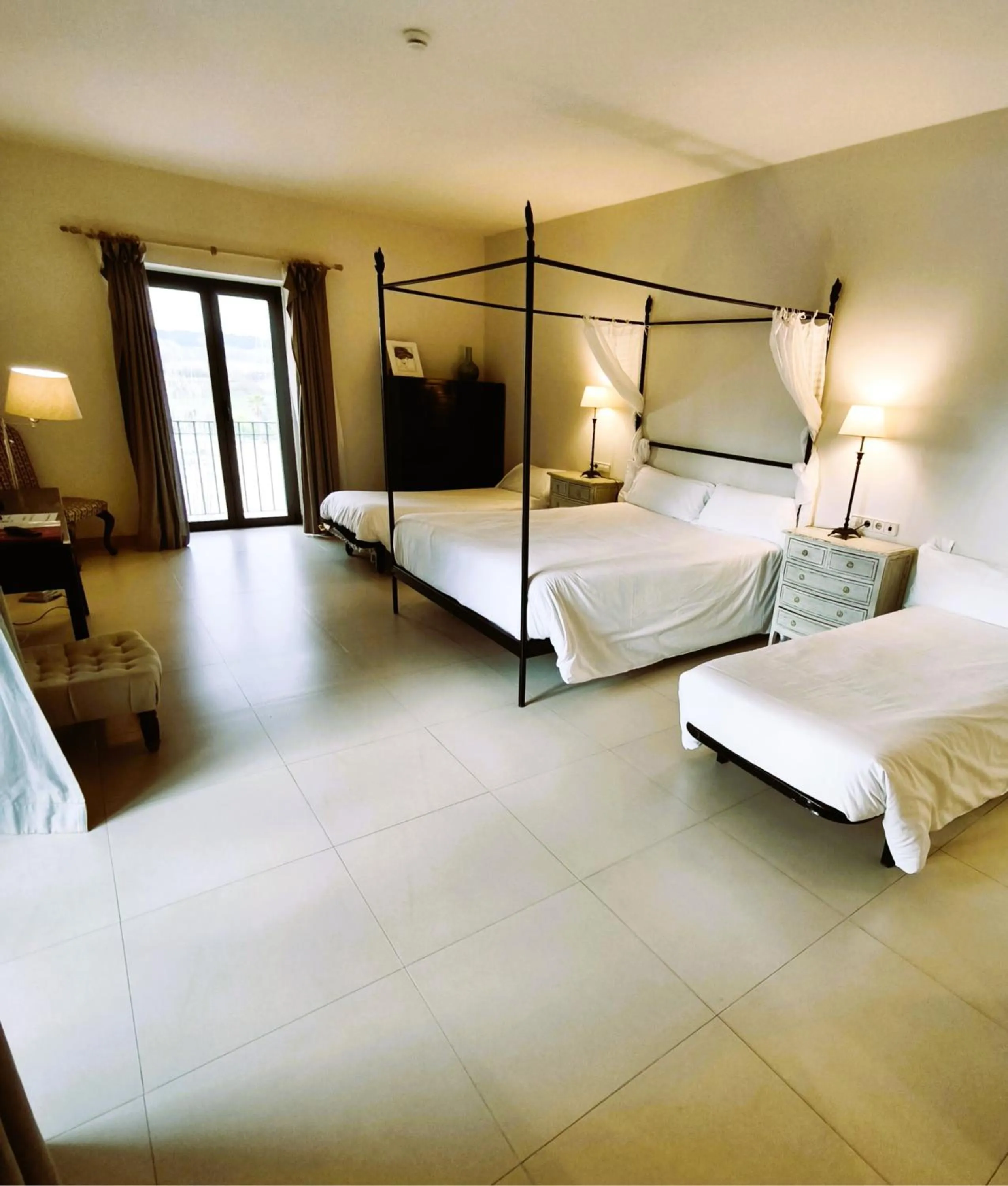 Photo of the whole room, Bed in Hotel VillaMarcilla