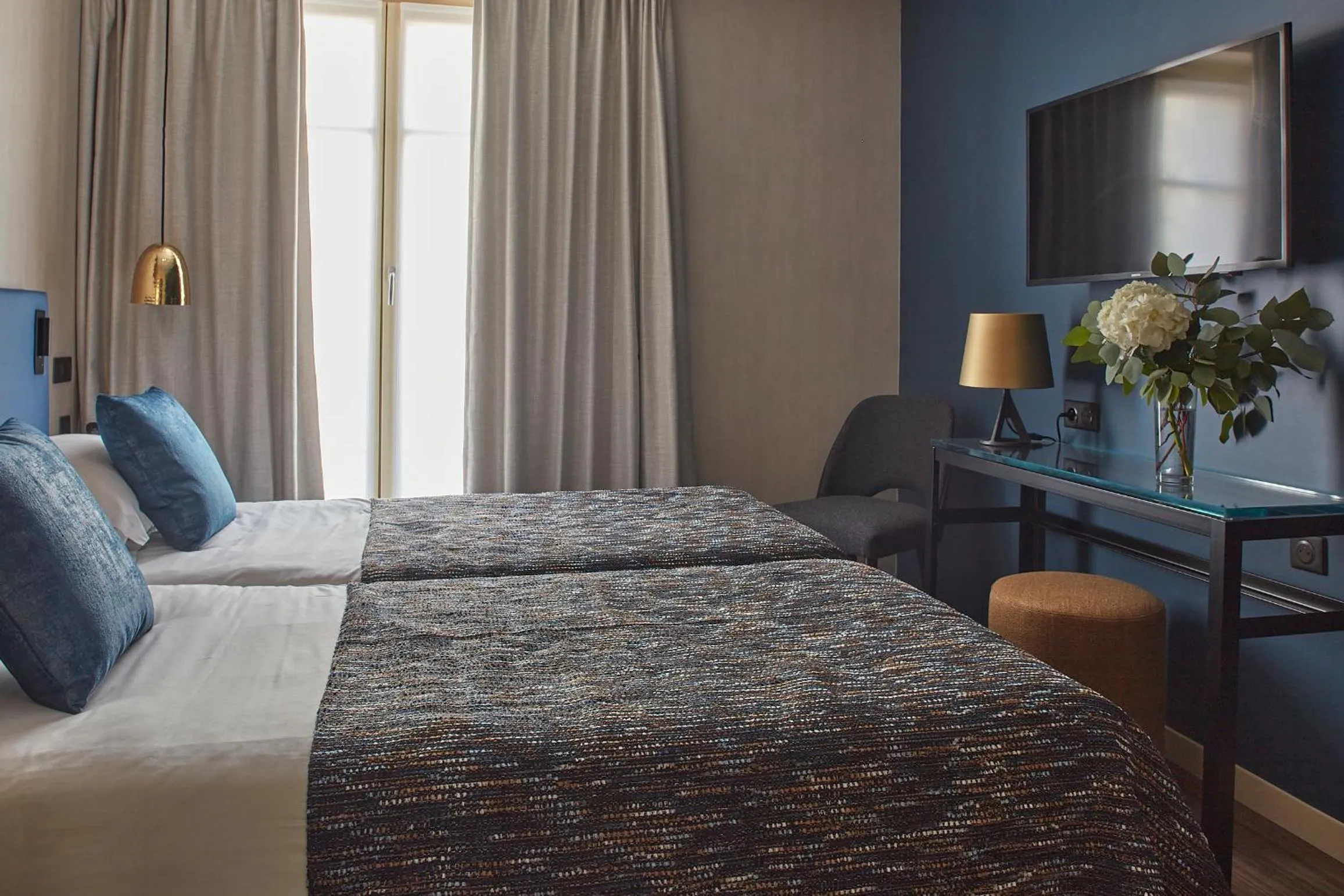 Photo of the whole room, Bed in Hotel Atmospheres