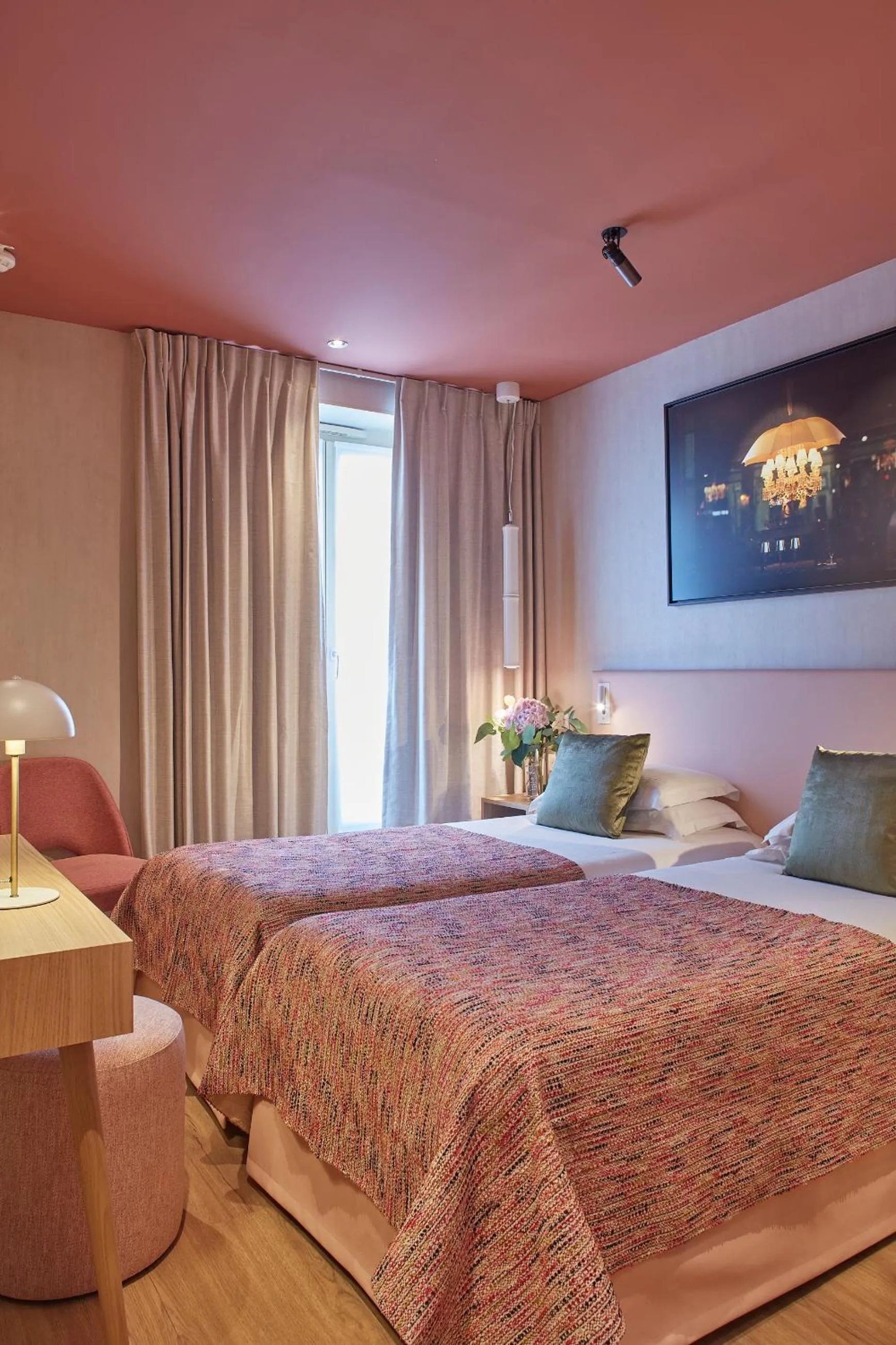 Photo of the whole room, Bed in Hotel Atmospheres