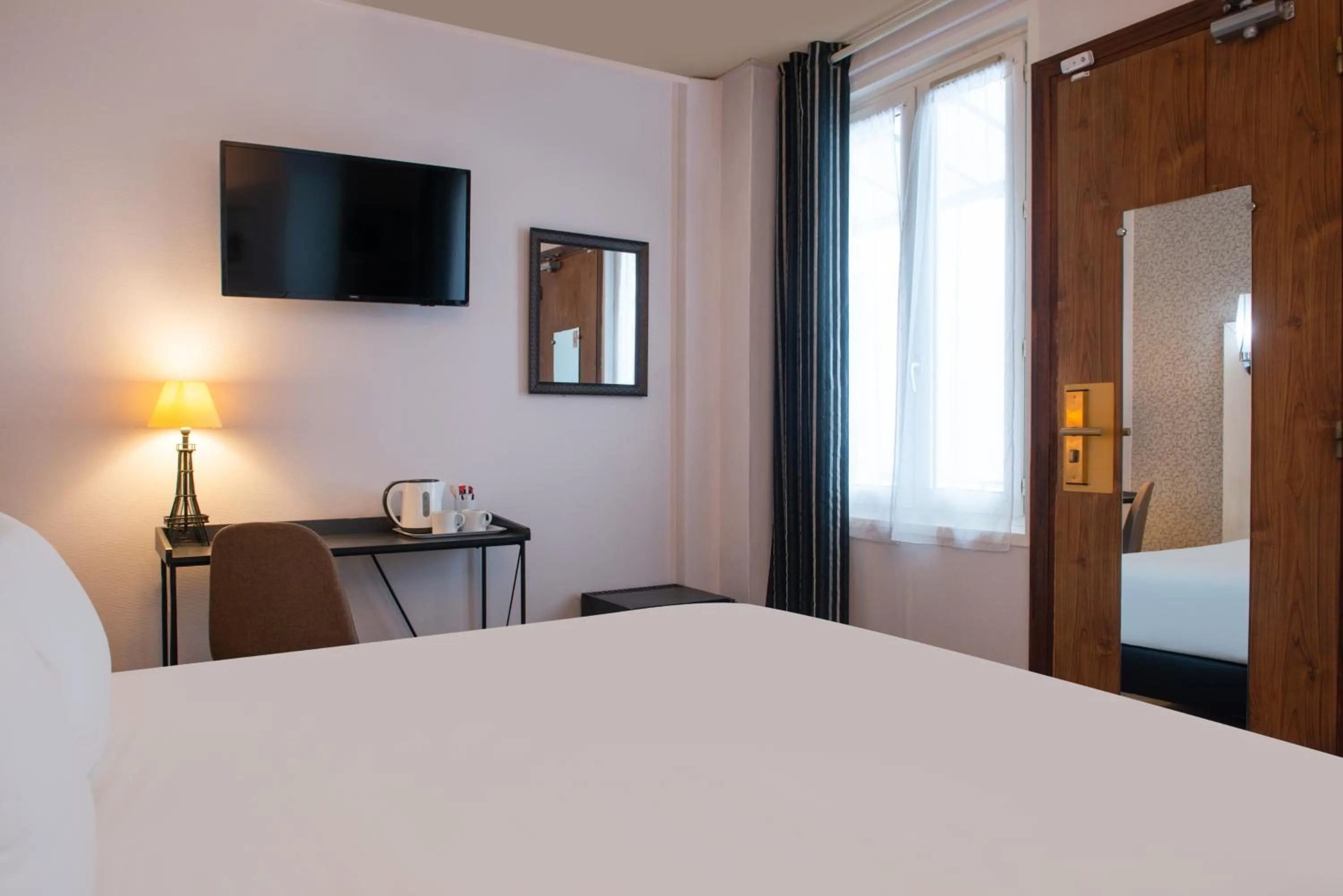 Photo of the whole room, Bed in Hôtel Istria by Magna Arbor