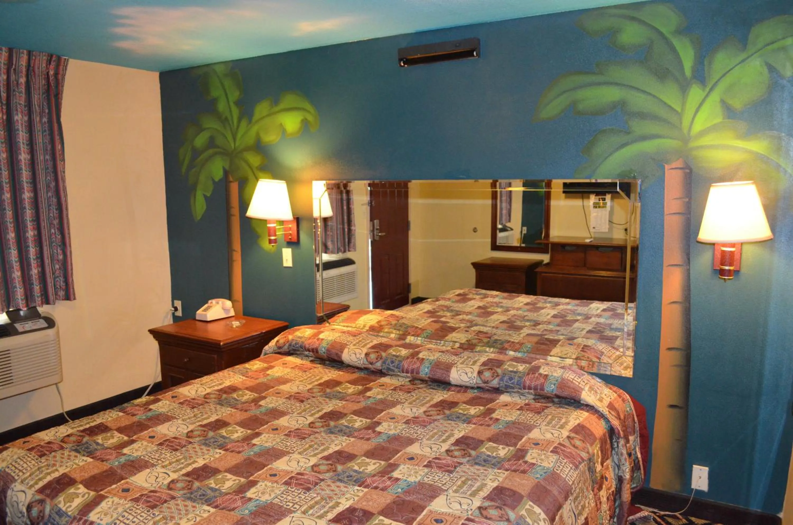 Bed in Economy Inn New Orleans