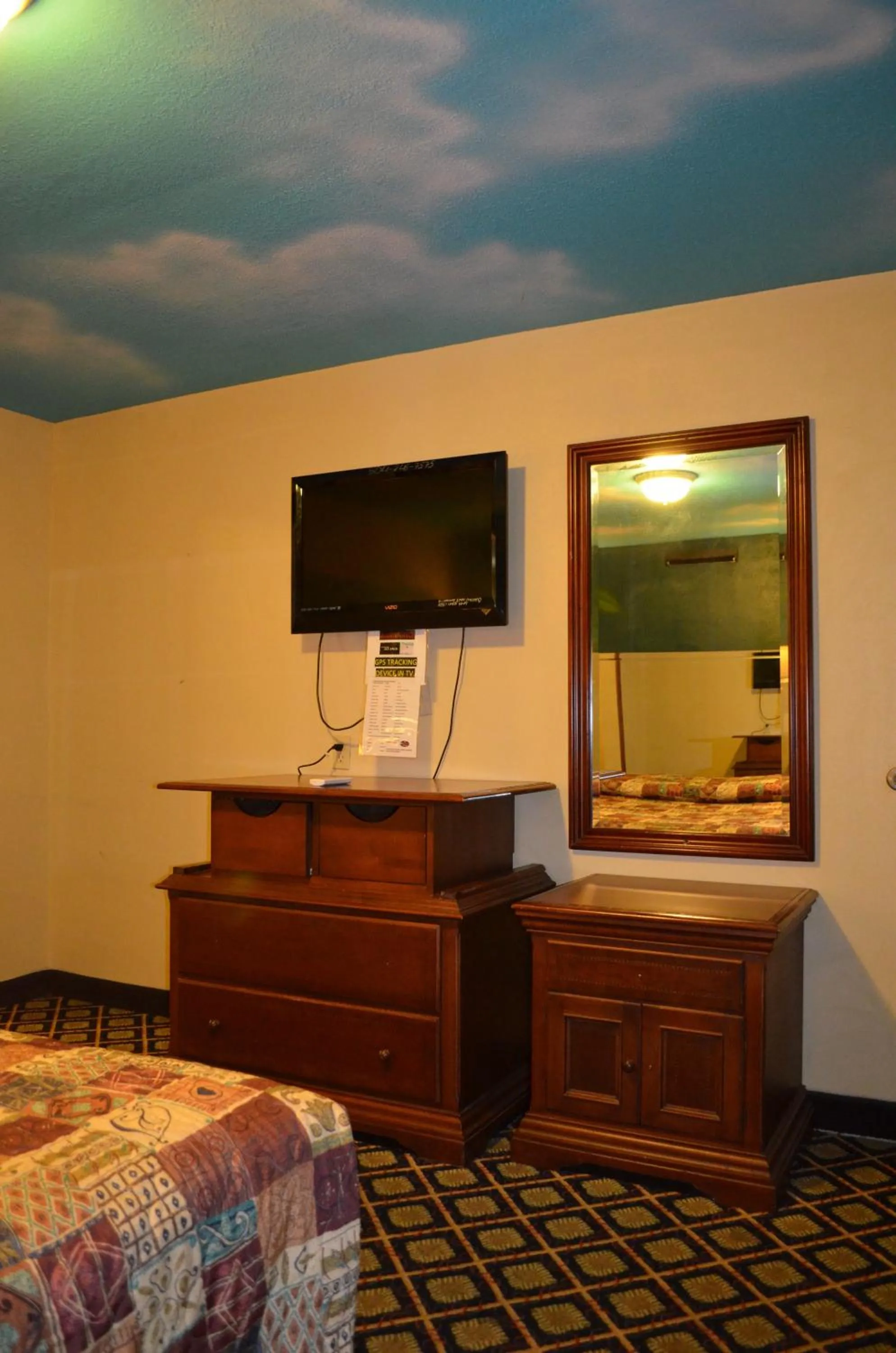 Bed in Economy Inn New Orleans