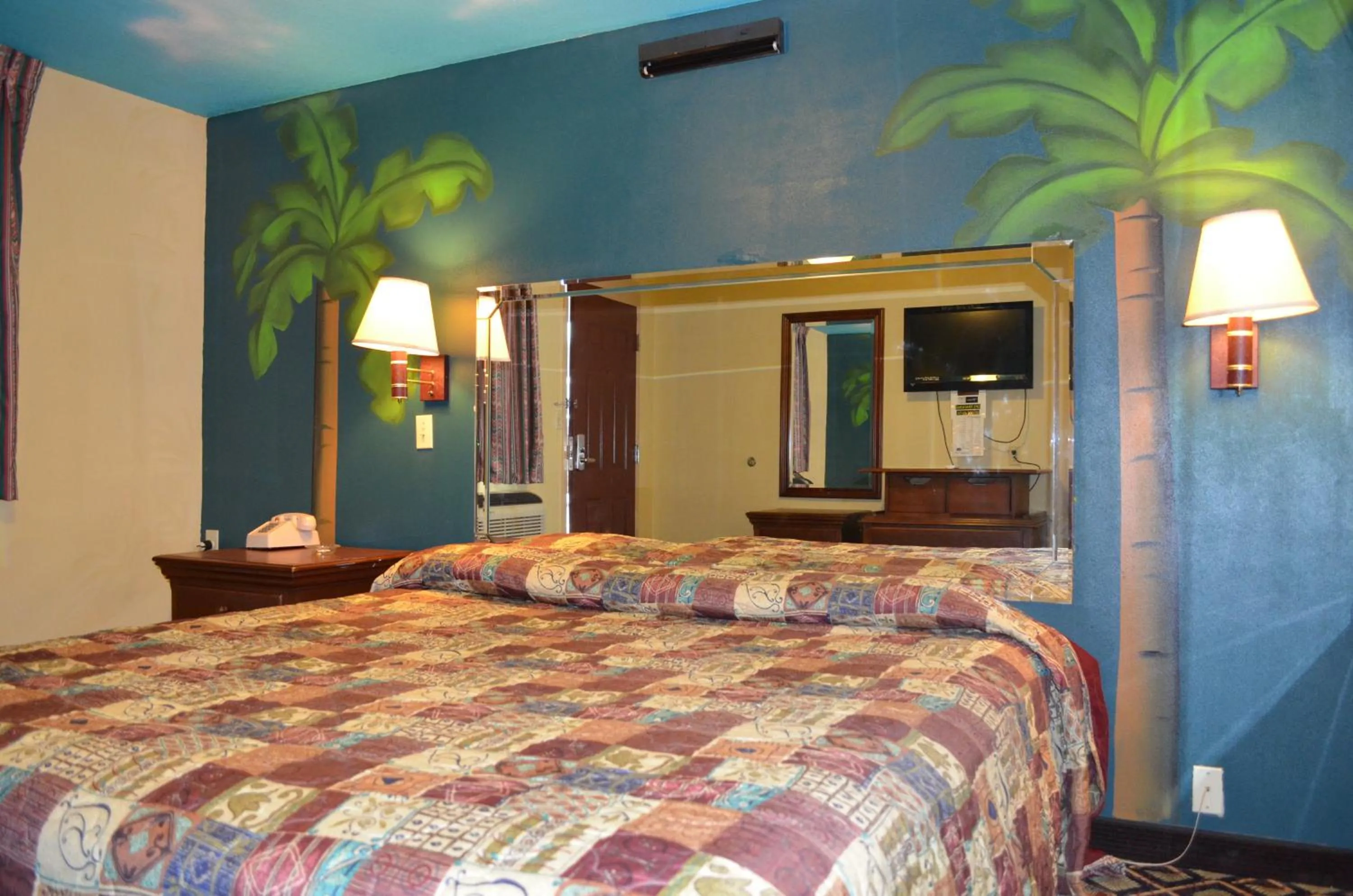 Bed in Economy Inn New Orleans