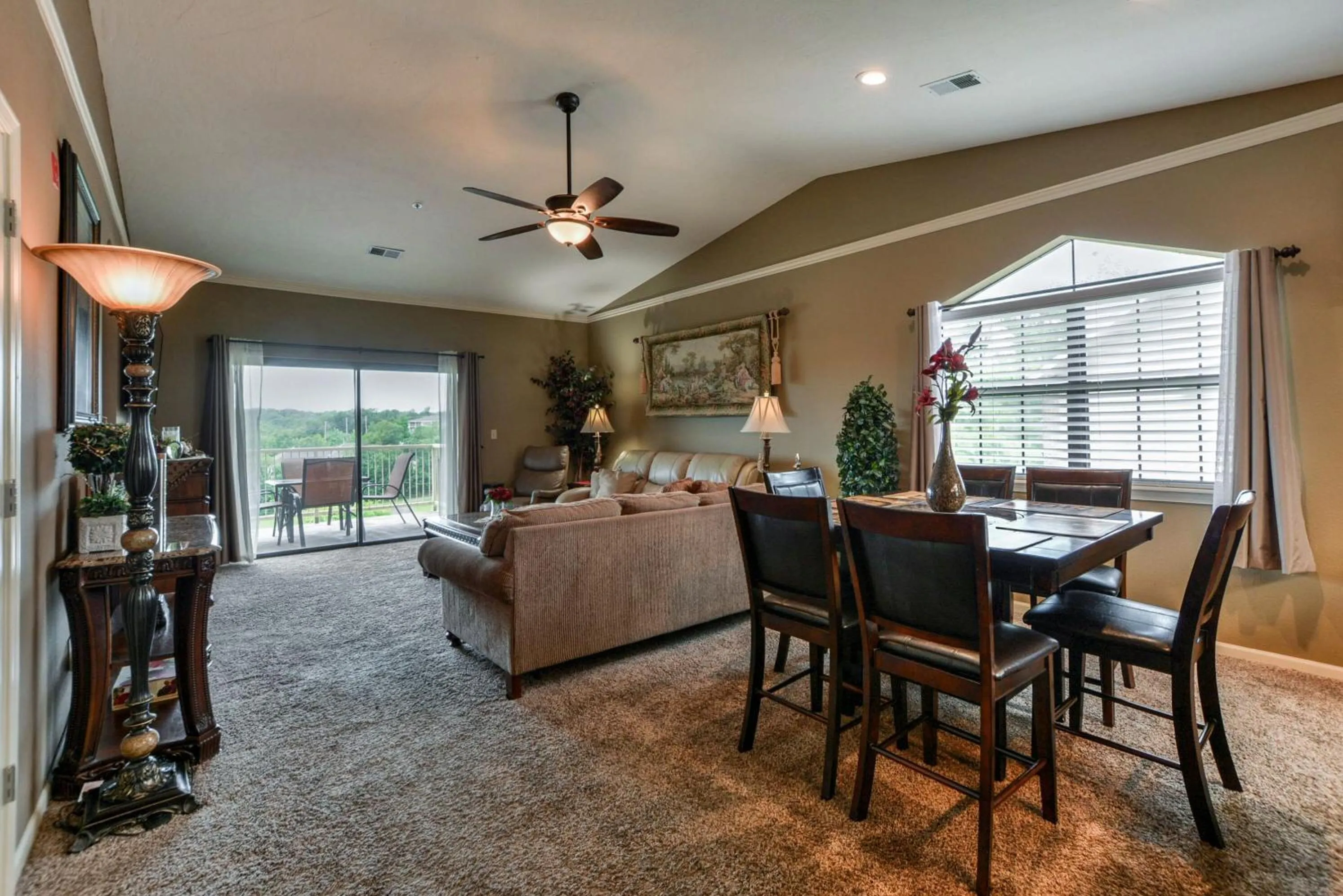 Luxury Condos at Thousand Hills - Heart of Branson - Beautifully remodeled - Spacious and Affordable