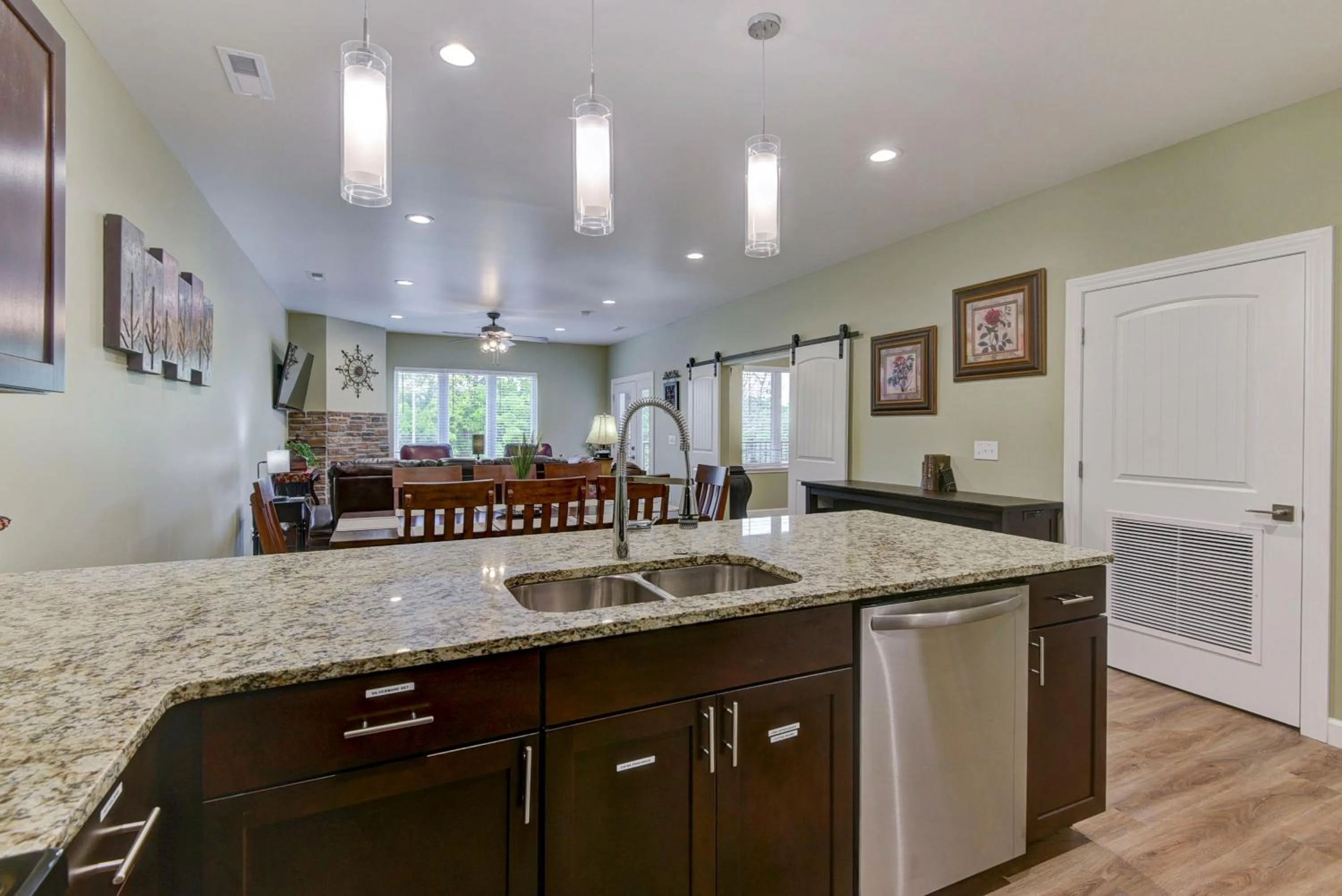 Luxury Condos at Thousand Hills - Heart of Branson - Beautifully remodeled - Spacious and Affordable