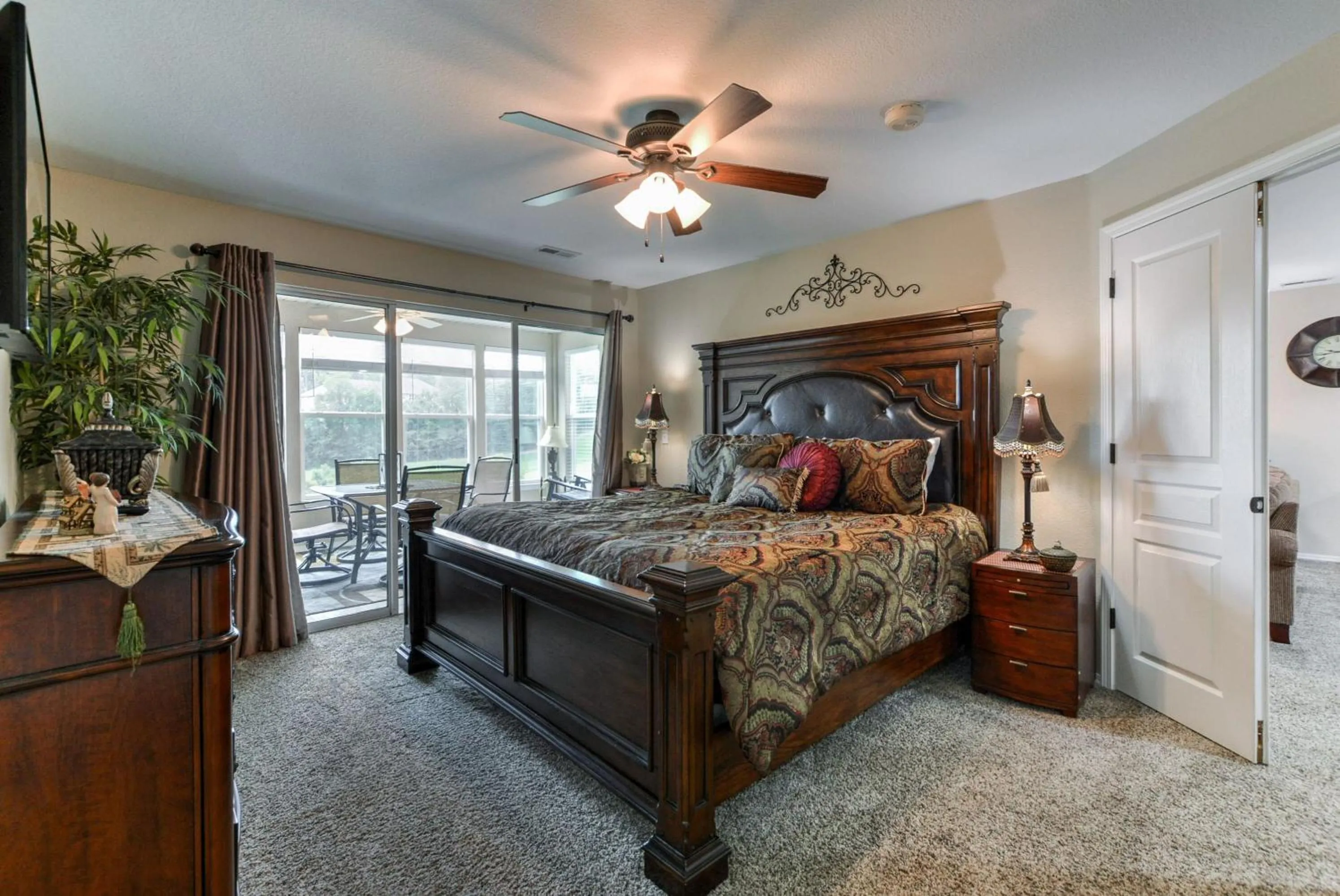 Bed in Luxury Condos at Thousand Hills - Heart of Branson - Beautifully remodeled - Spacious and Affordable