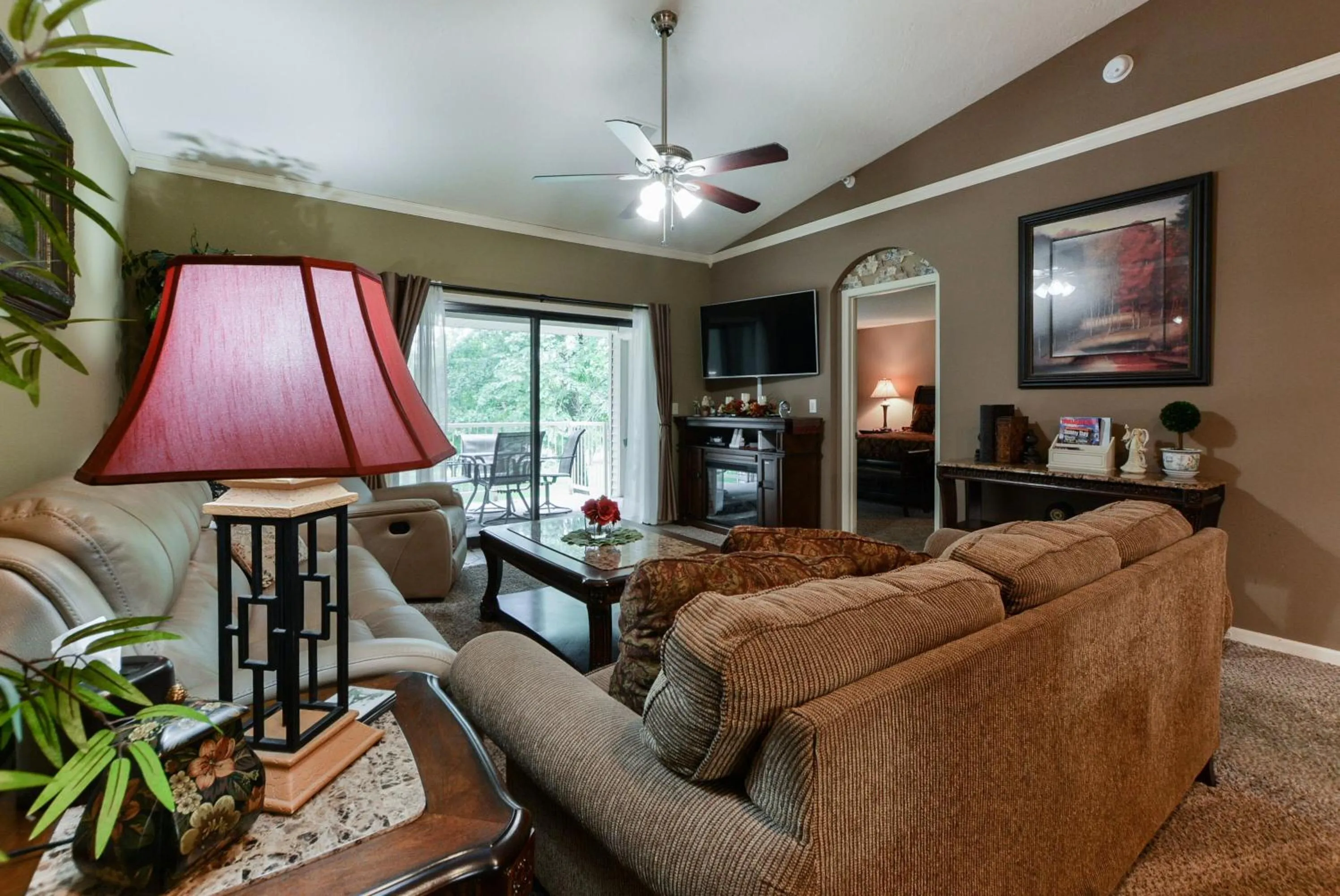 Luxury Condos at Thousand Hills - Heart of Branson - Beautifully remodeled - Spacious and Affordable