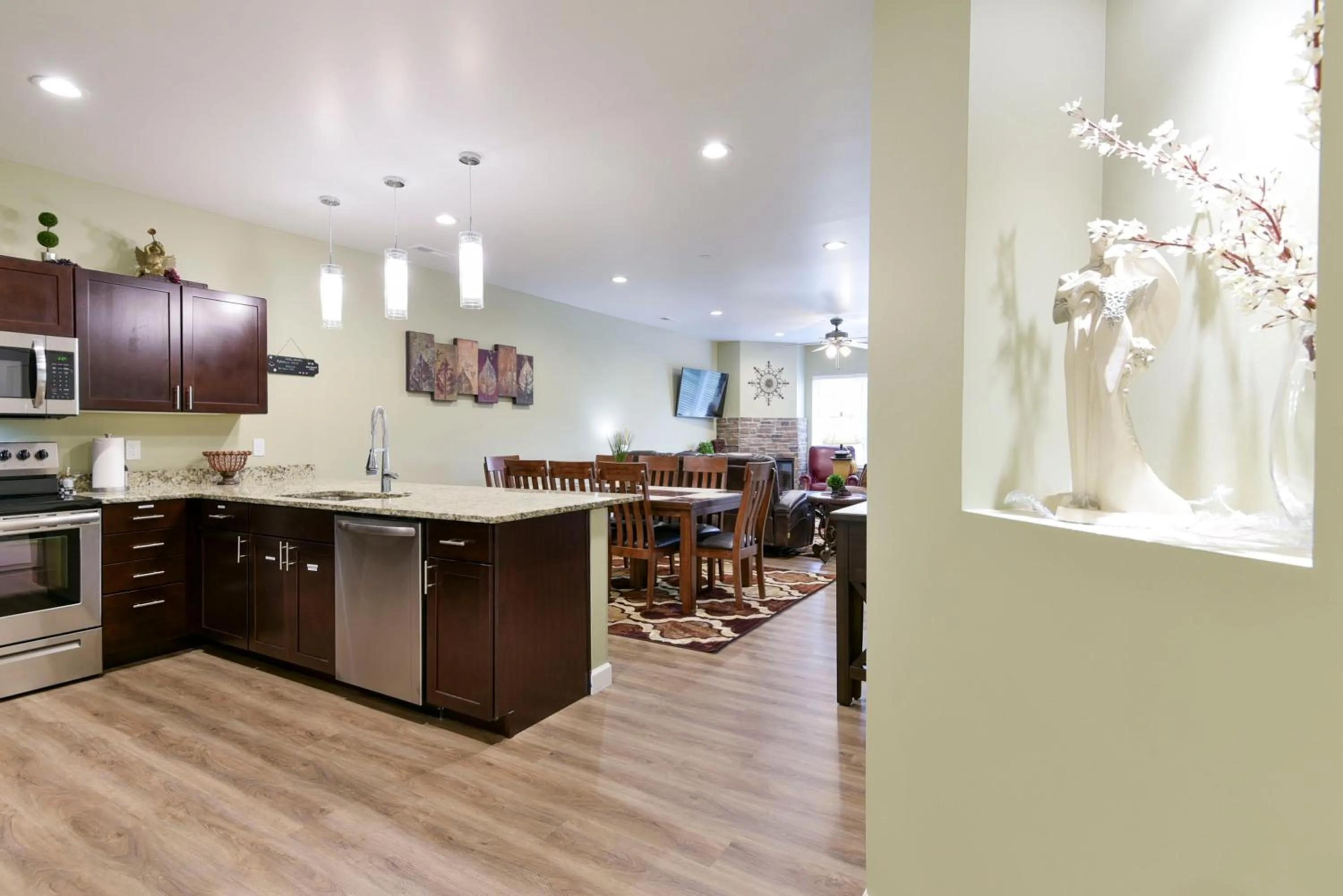 Luxury Condos at Thousand Hills - Heart of Branson - Beautifully remodeled - Spacious and Affordable