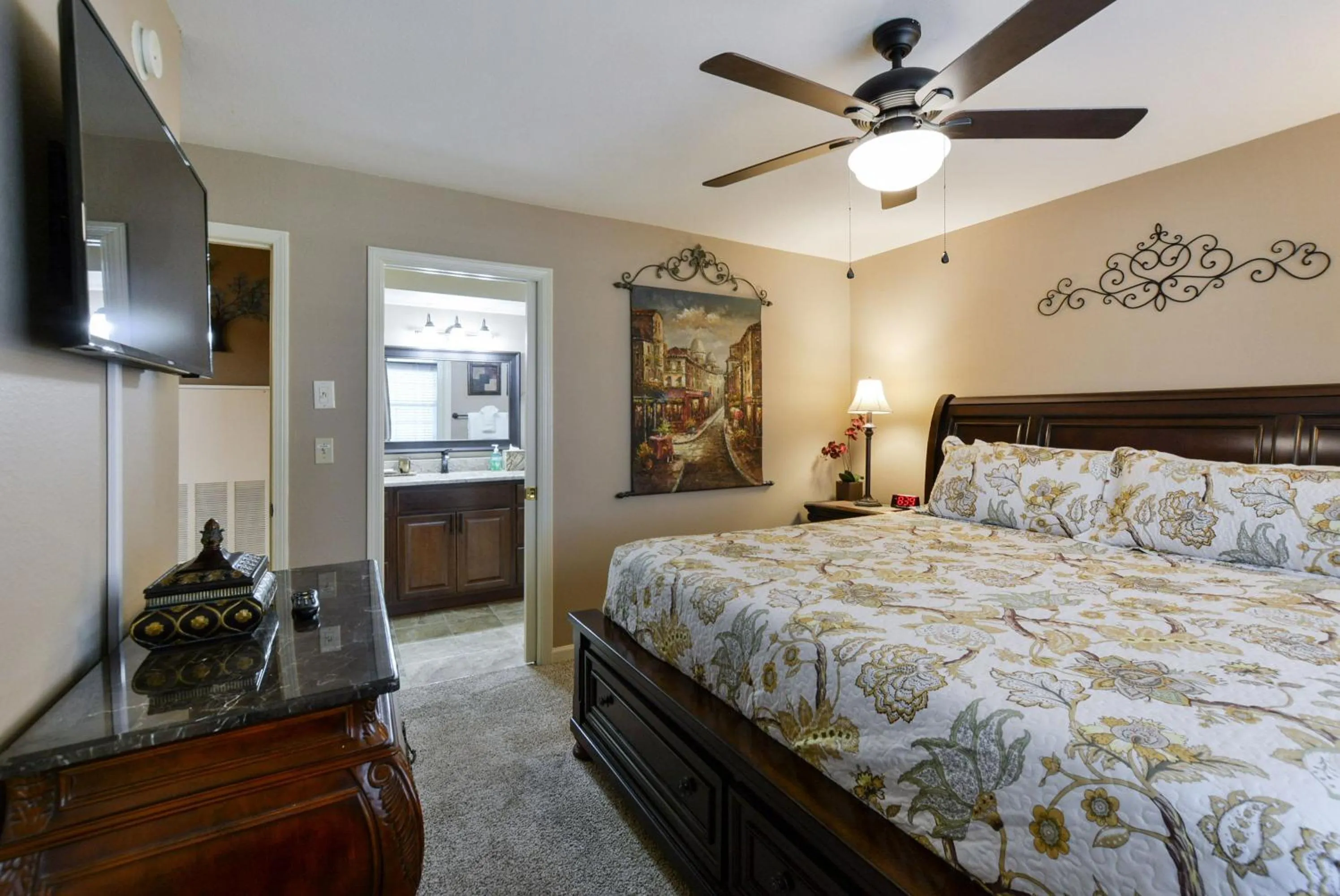 Bed in Luxury Condos at Thousand Hills - Heart of Branson - Beautifully remodeled - Spacious and Affordable