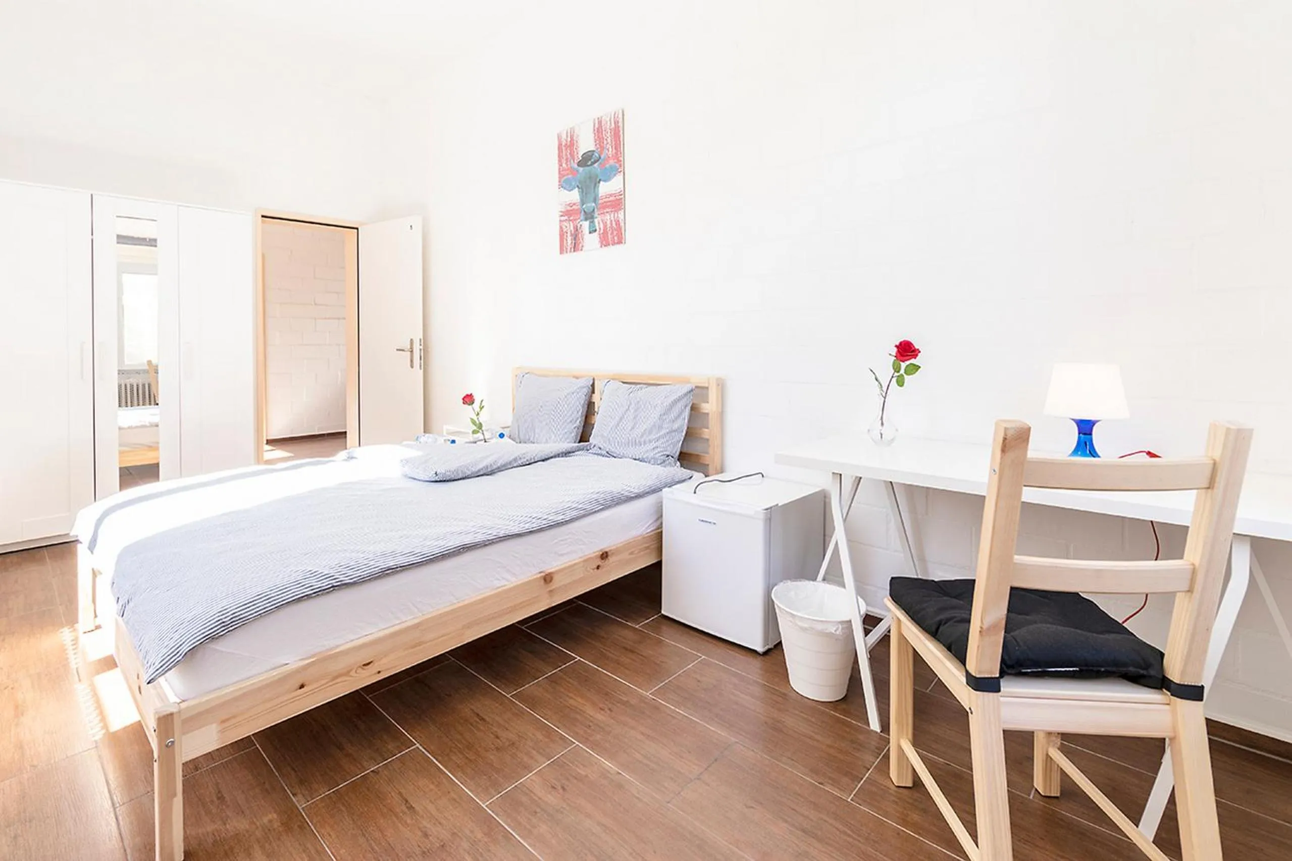 YELLOW INN - SIMPLE ROOMS -- OLMA Messen & Autobahn 1 Min, HSG 6 Min, Spital 7min, günstige Parkplätze