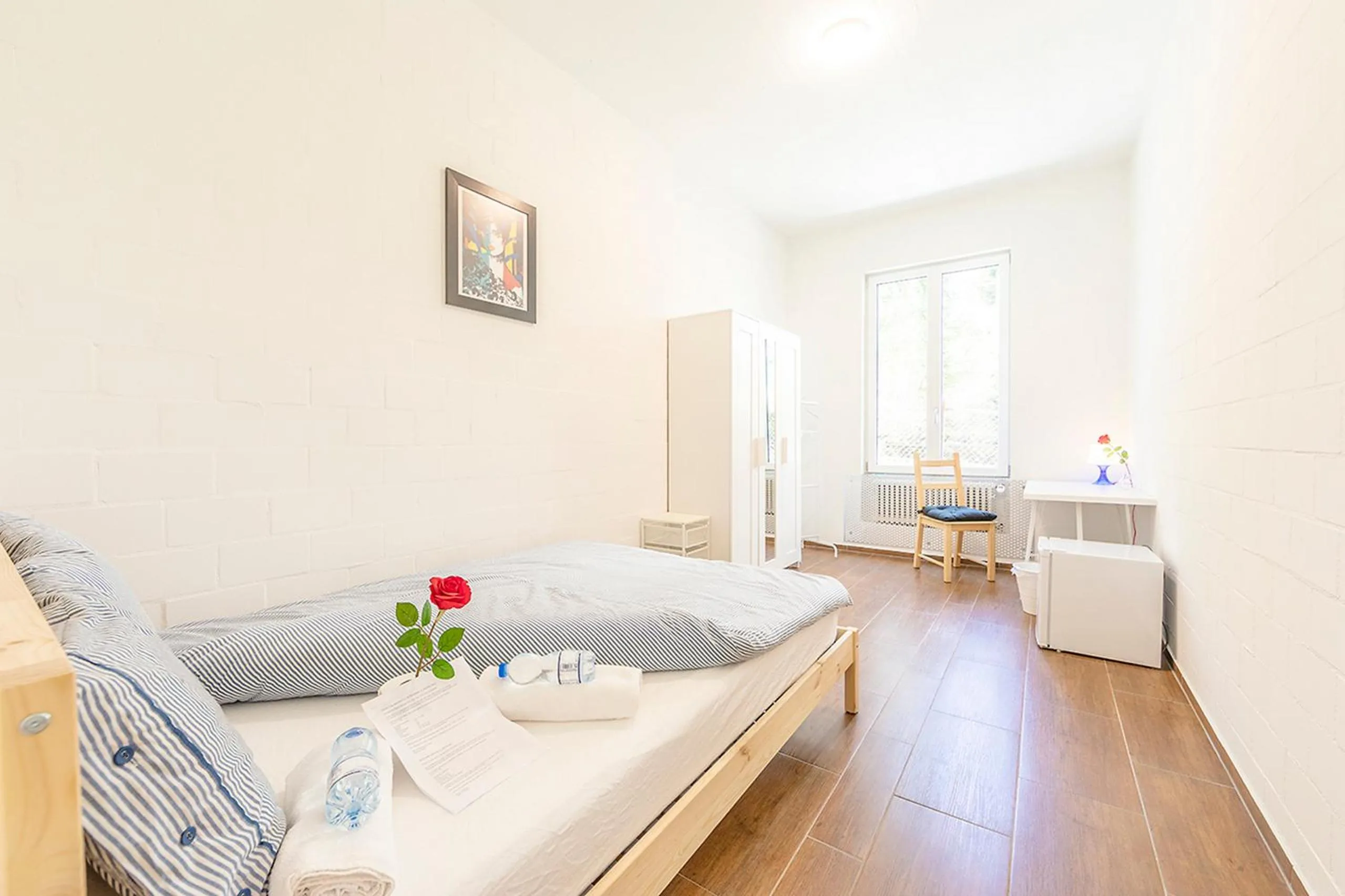 YELLOW INN - SIMPLE ROOMS -- OLMA Messen & Autobahn 1 Min, HSG 6 Min, Spital 7min, günstige Parkplätze
