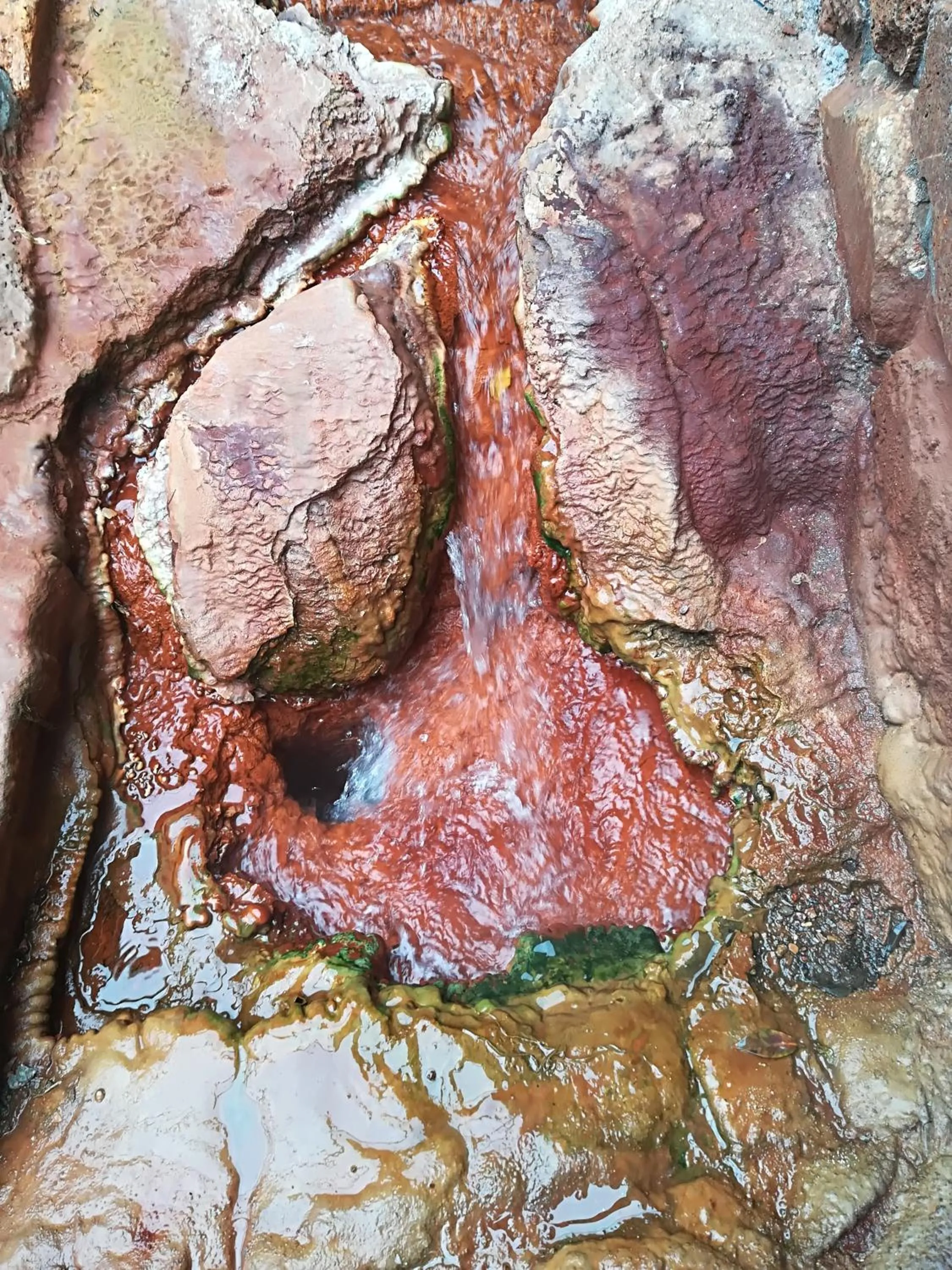 Hot Spring Bath in Skourtaniotis spa rooms