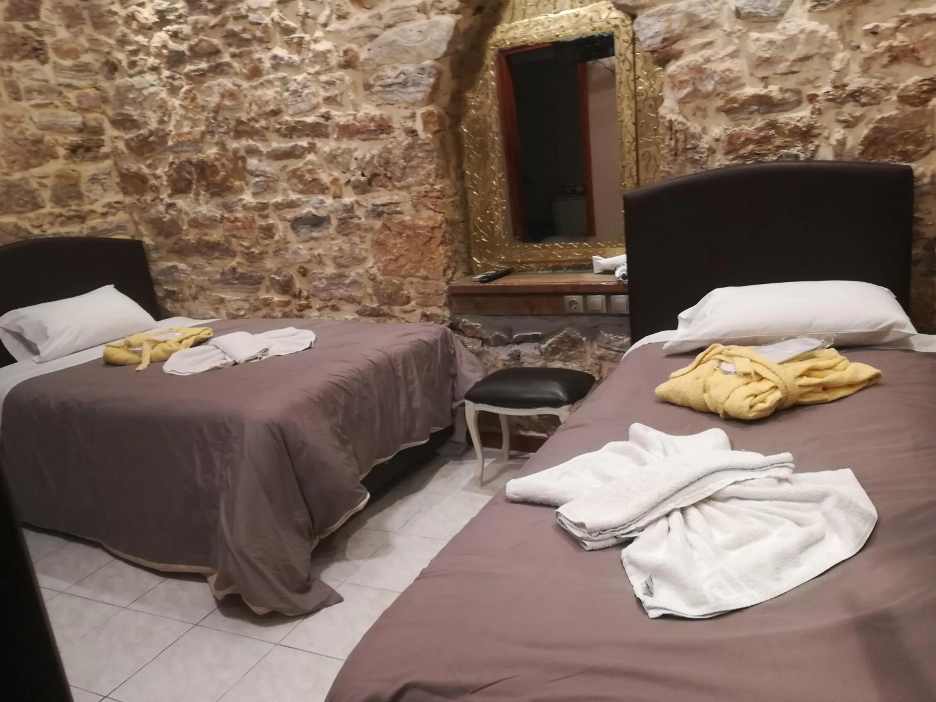 Bed in Skourtaniotis spa rooms
