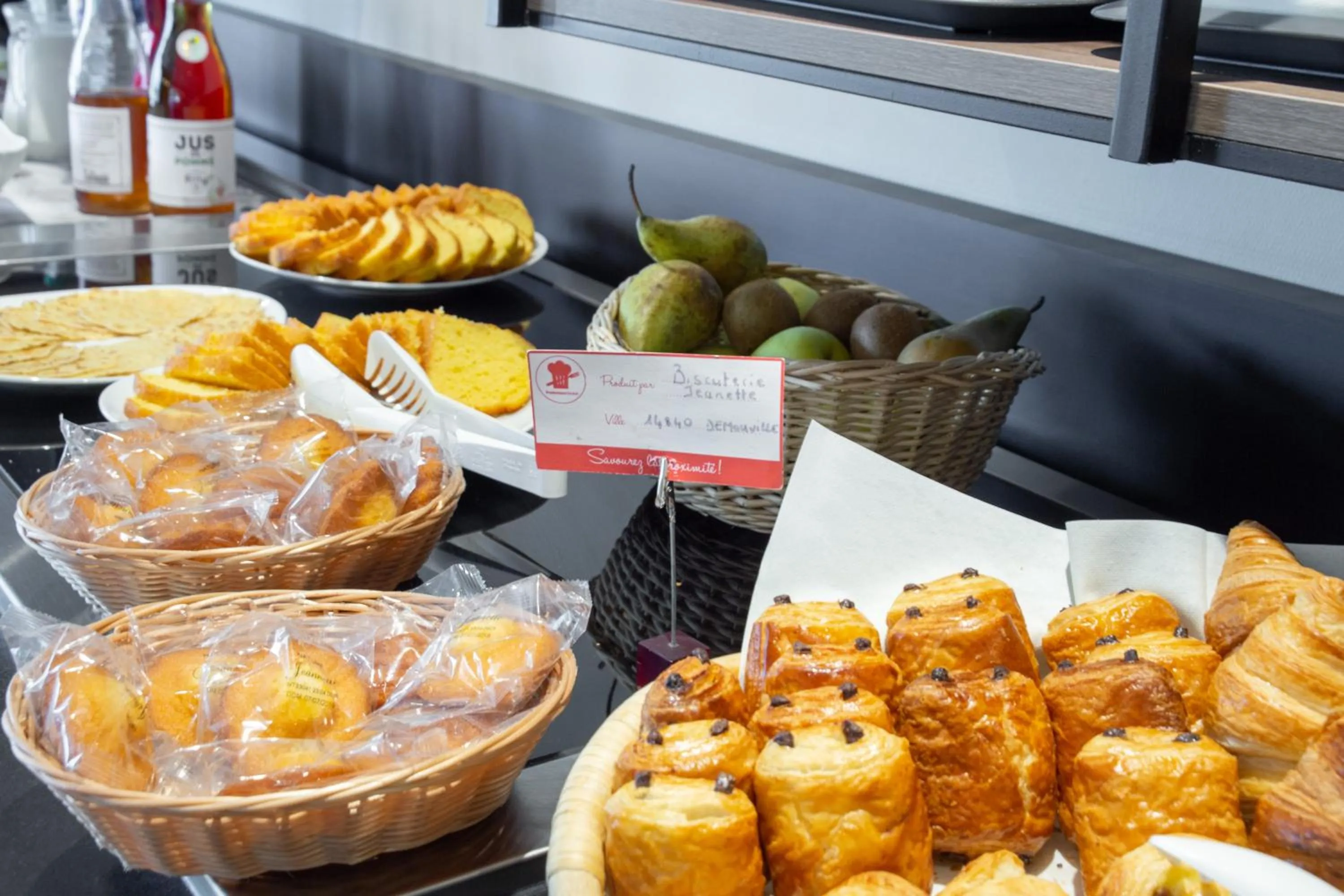 Food in Brit Hotel Caen Nord - Mémorial