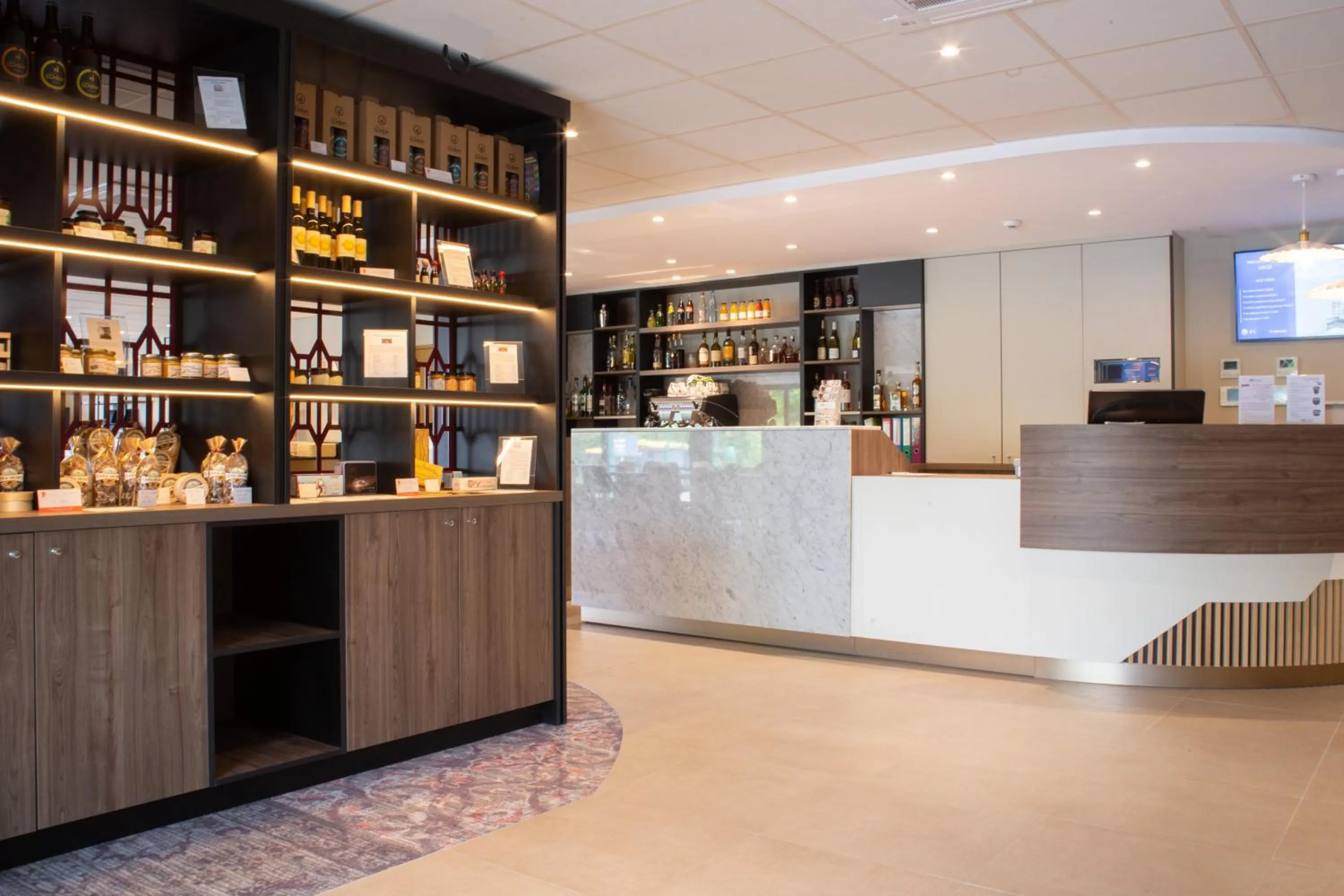 Lobby or reception in Brit Hotel Caen Nord - Mémorial