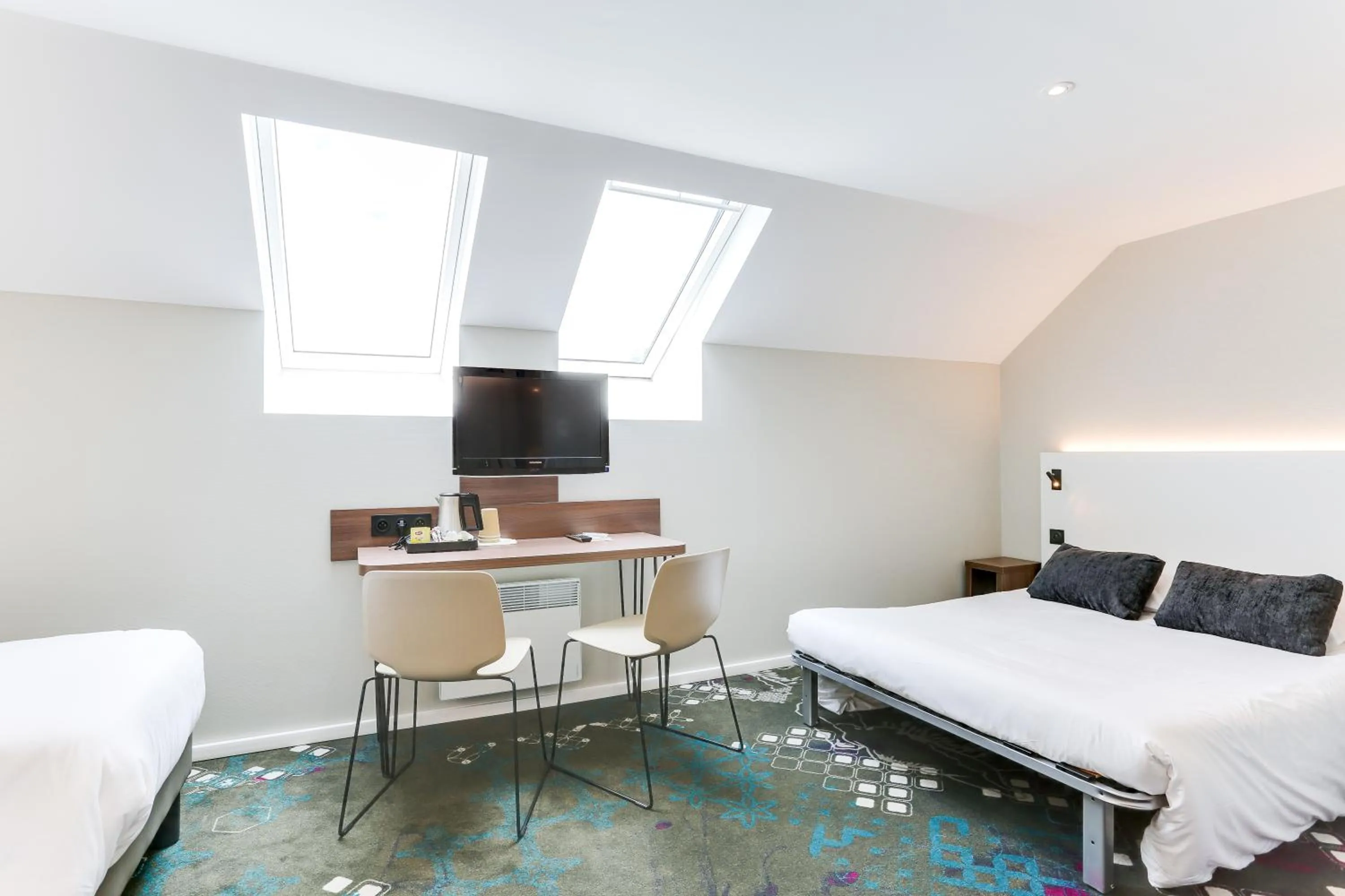 TV and multimedia, Bed in Brit Hotel Caen Nord - Mémorial