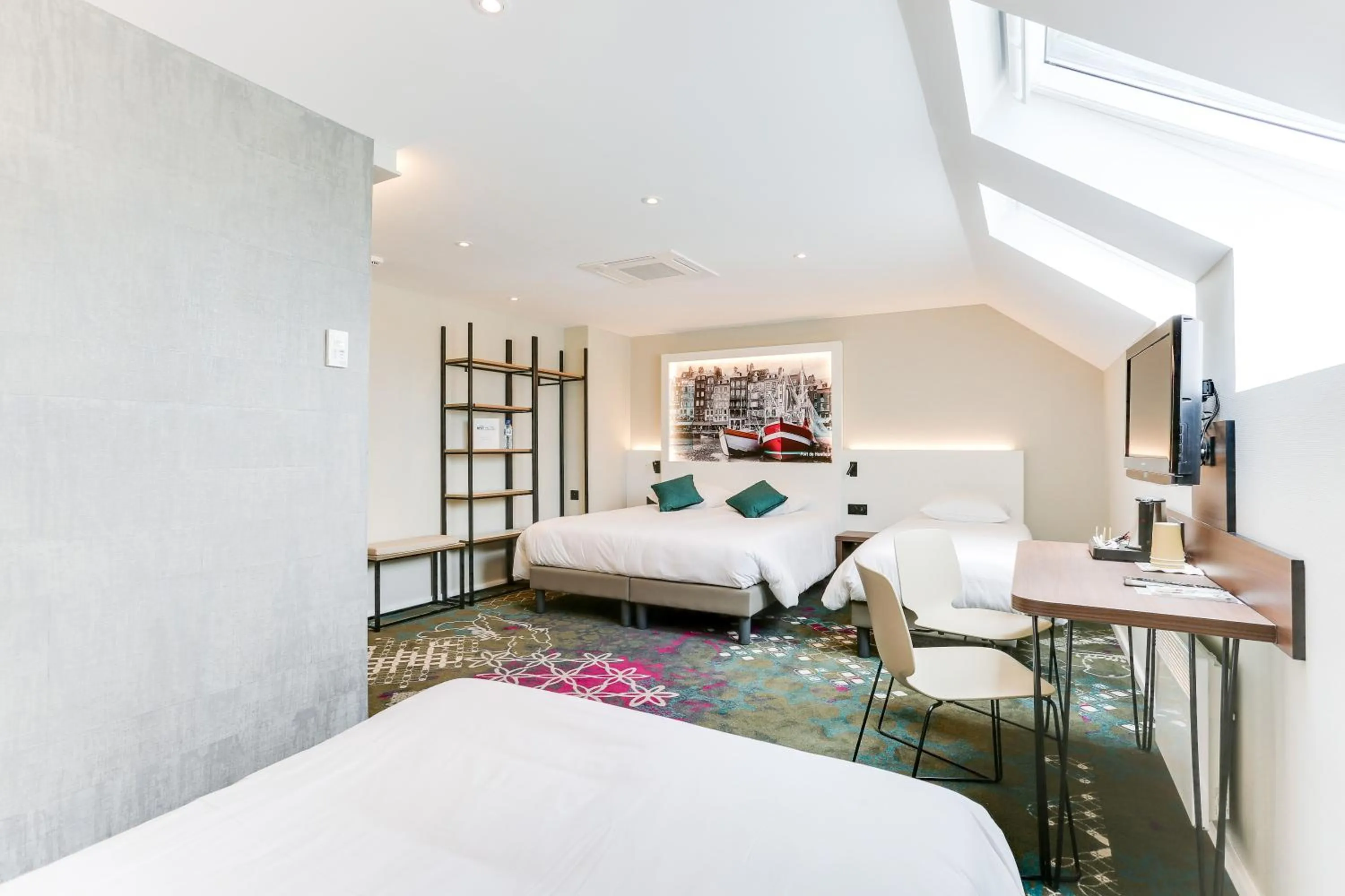 TV and multimedia, Bed in Brit Hotel Caen Nord - Mémorial