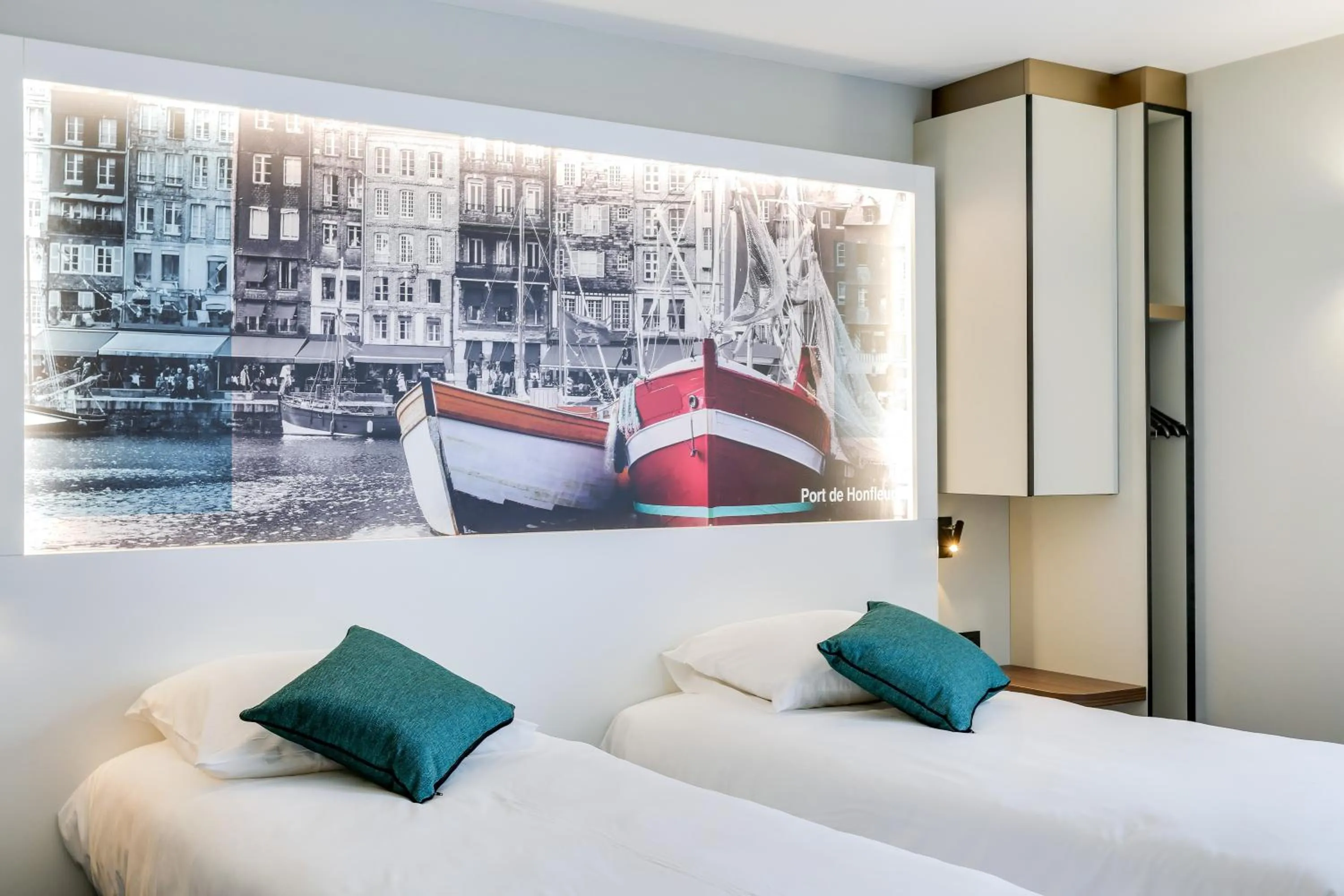 Photo of the whole room, Bed in Brit Hotel Caen Nord - Mémorial