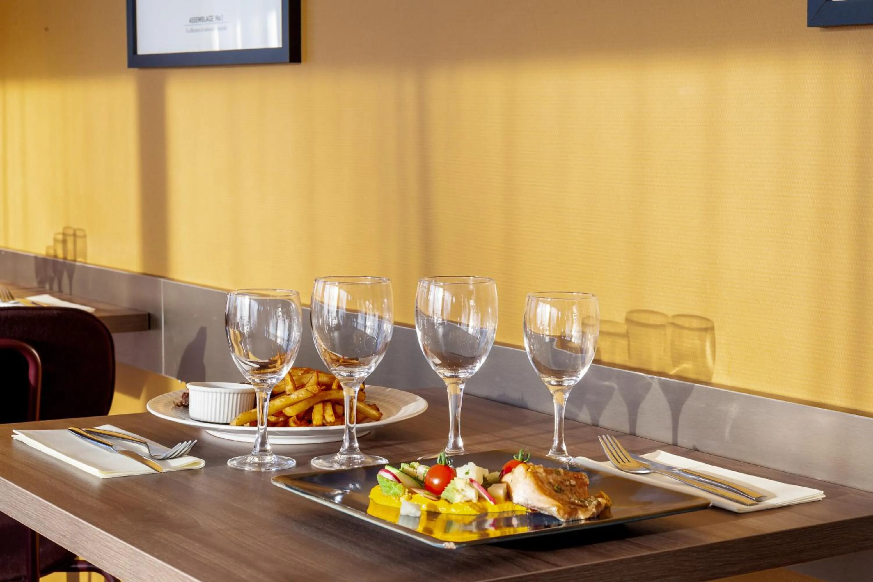 Food and drinks in Brit Hotel Caen Nord - Mémorial