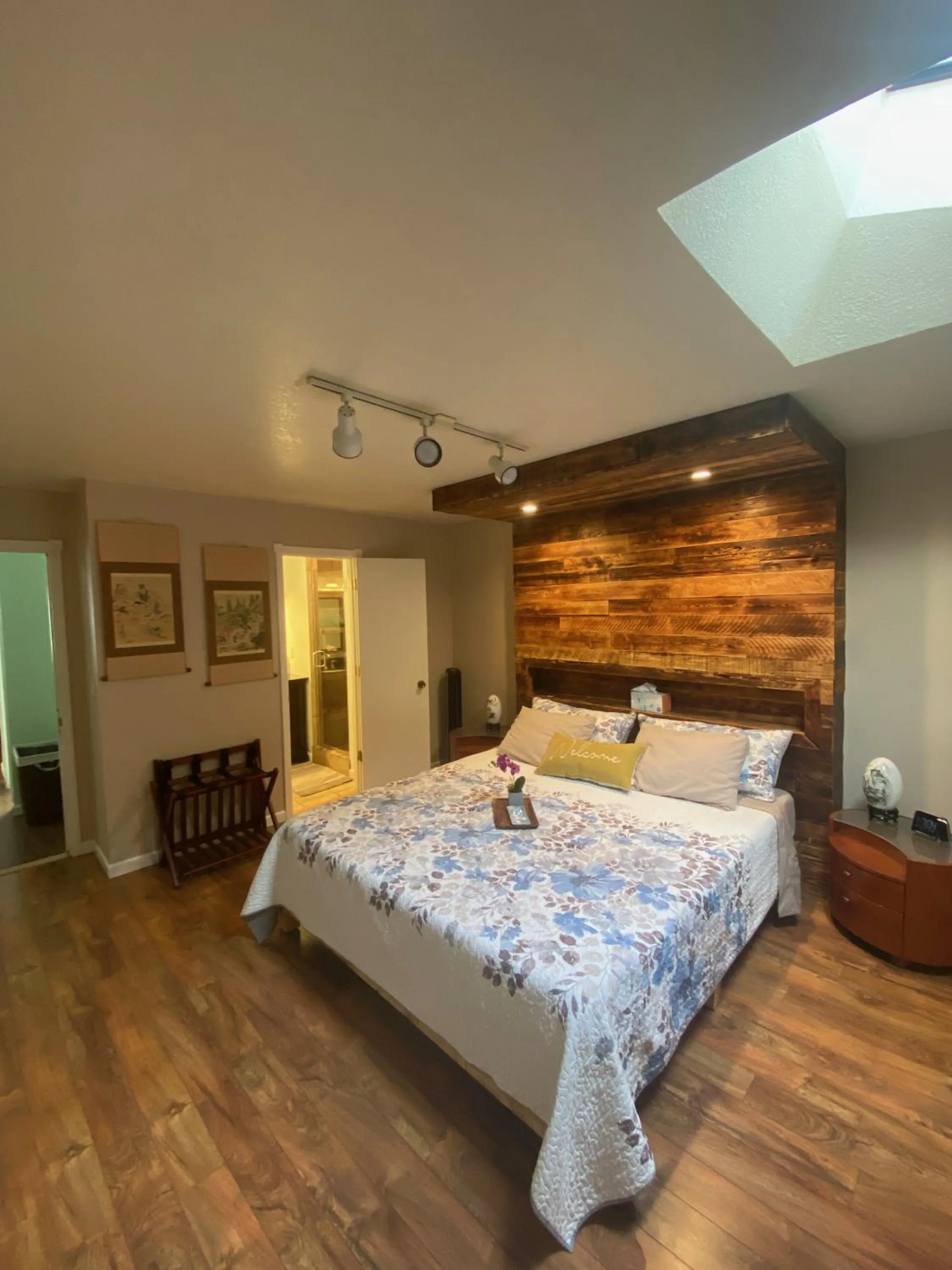 Bedroom, Bed in Trinity Escapes - Two Bedroom two bathroom full Apartment near airport