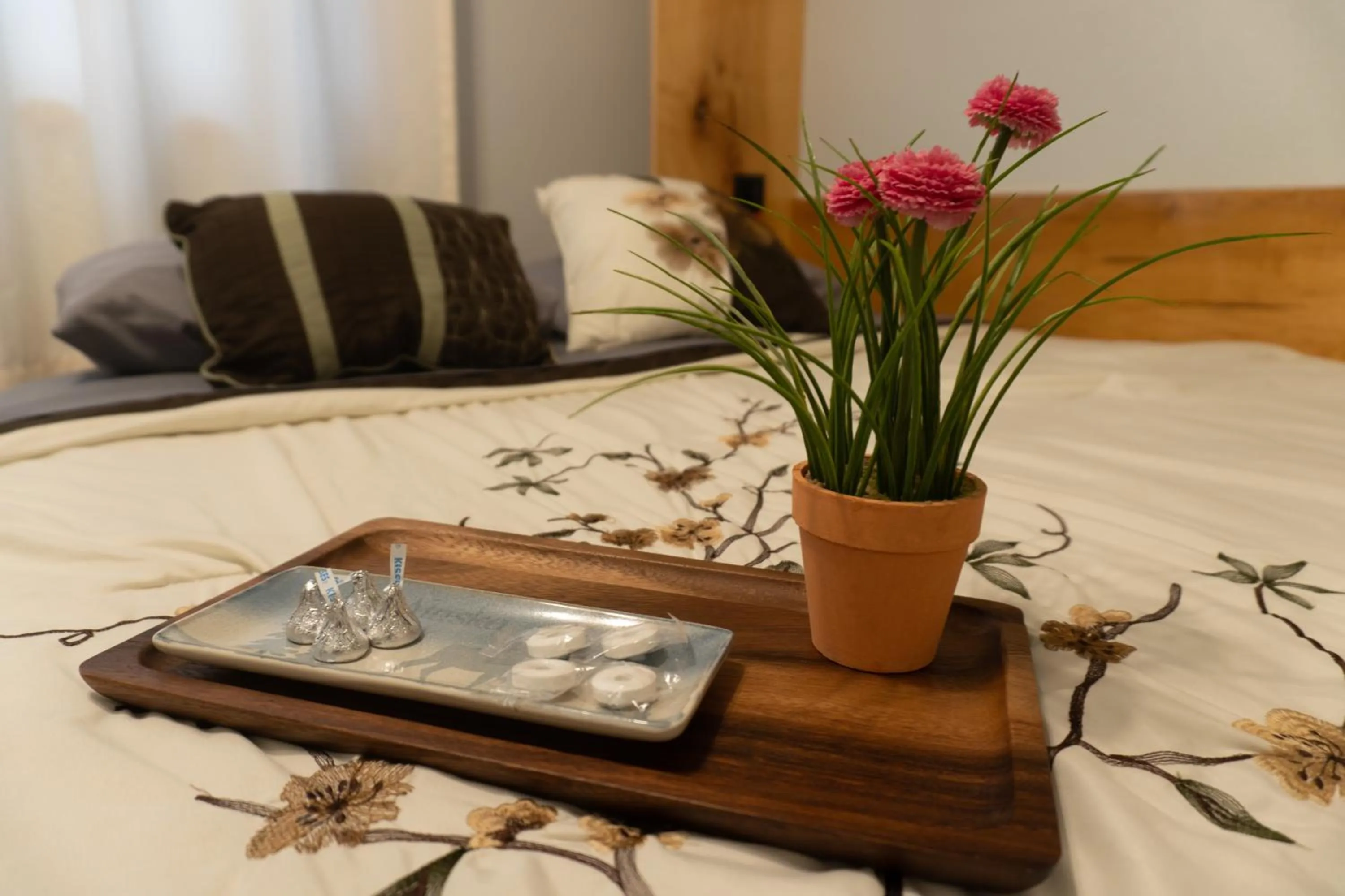 Bed in Trinity Escapes - Two Bedroom two bathroom full Apartment near airport