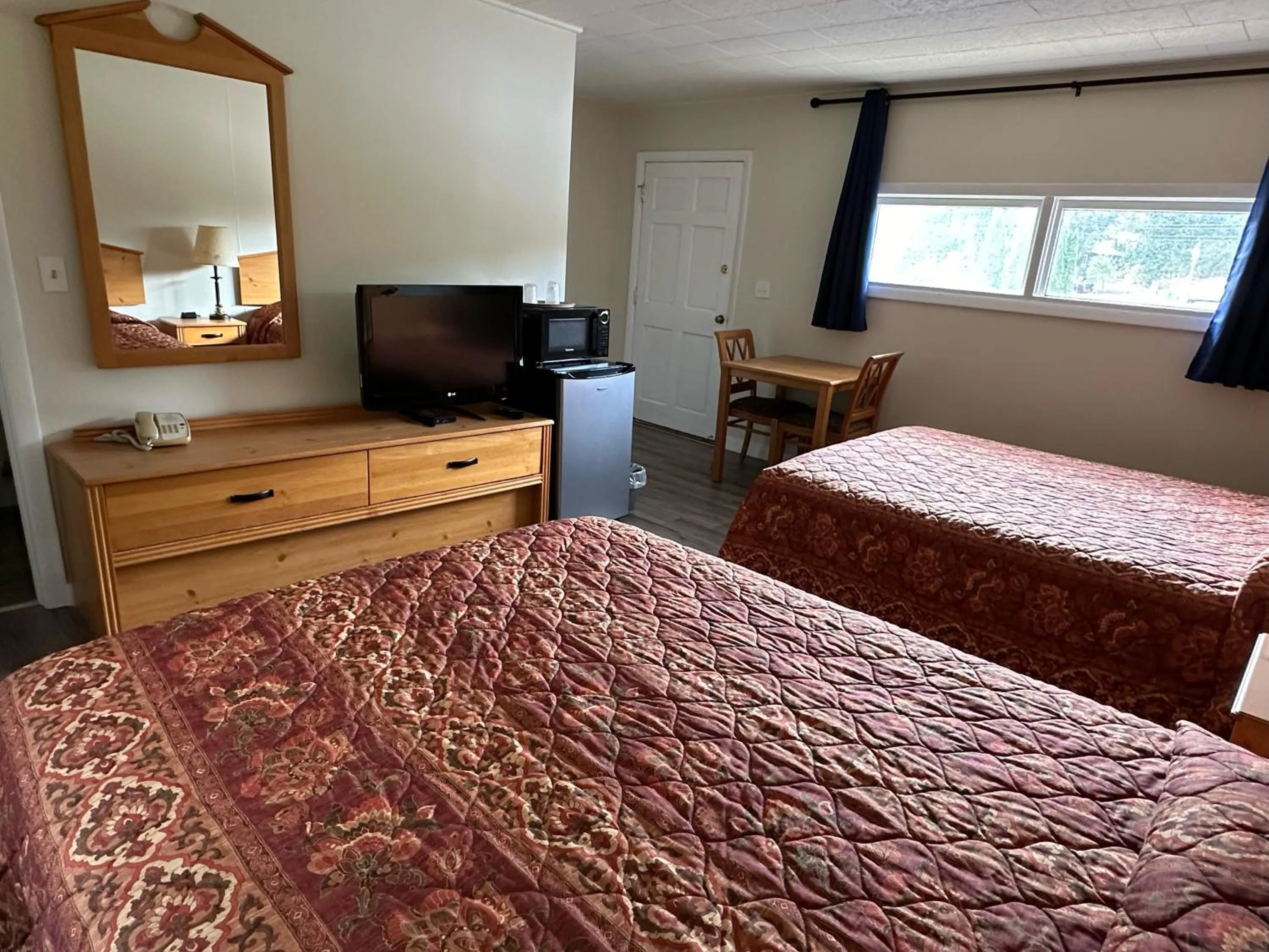 Bedroom, Bed in Oakdell Motel WATERFORD CT