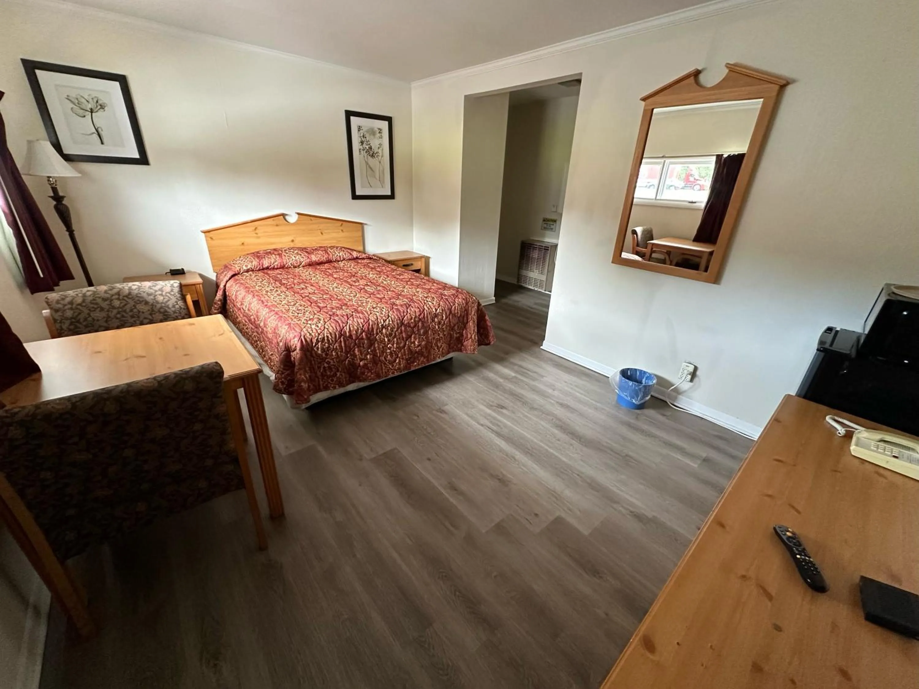 Bedroom, Bed in Oakdell Motel WATERFORD CT