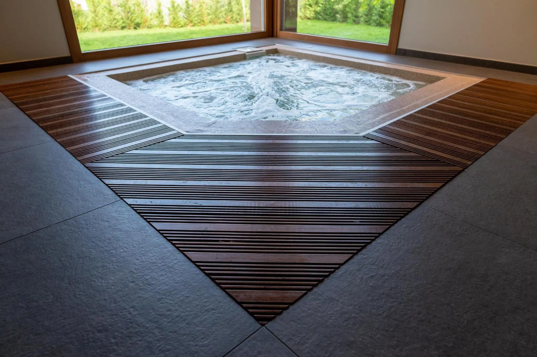 Hot Tub in Hotel Villa Elia