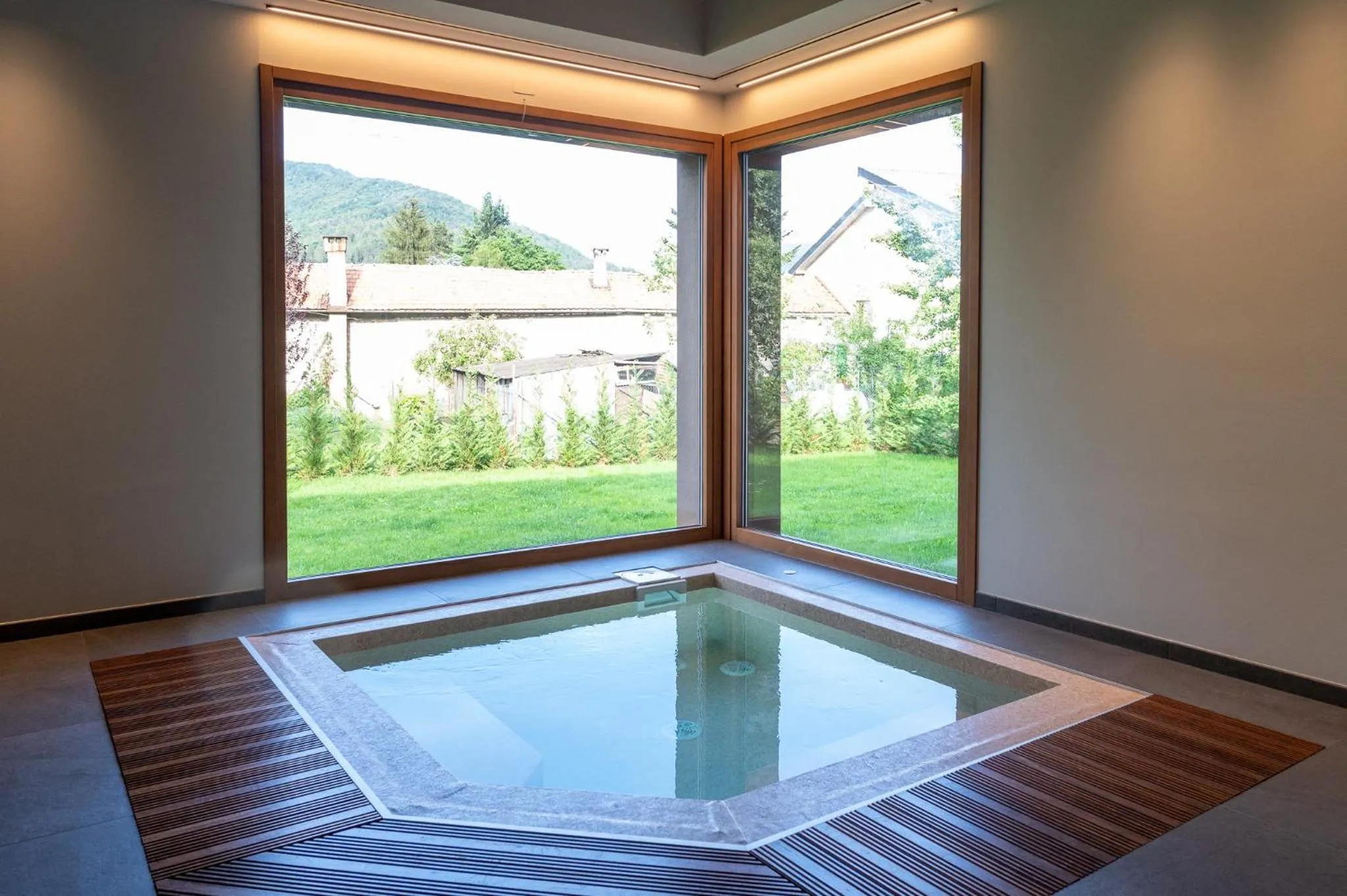 Hot Tub in Hotel Villa Elia