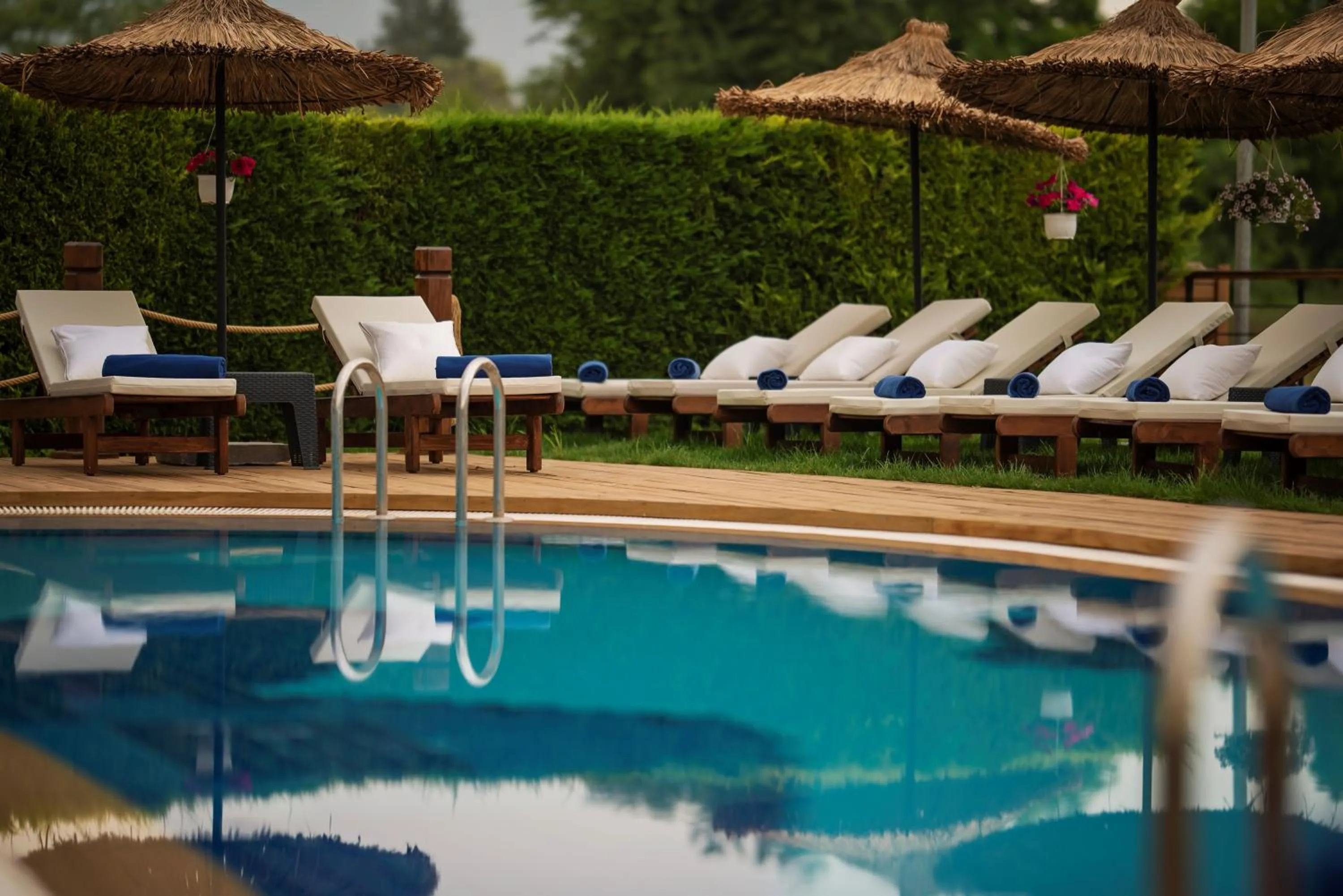 Swimming pool in Arwen Hotel