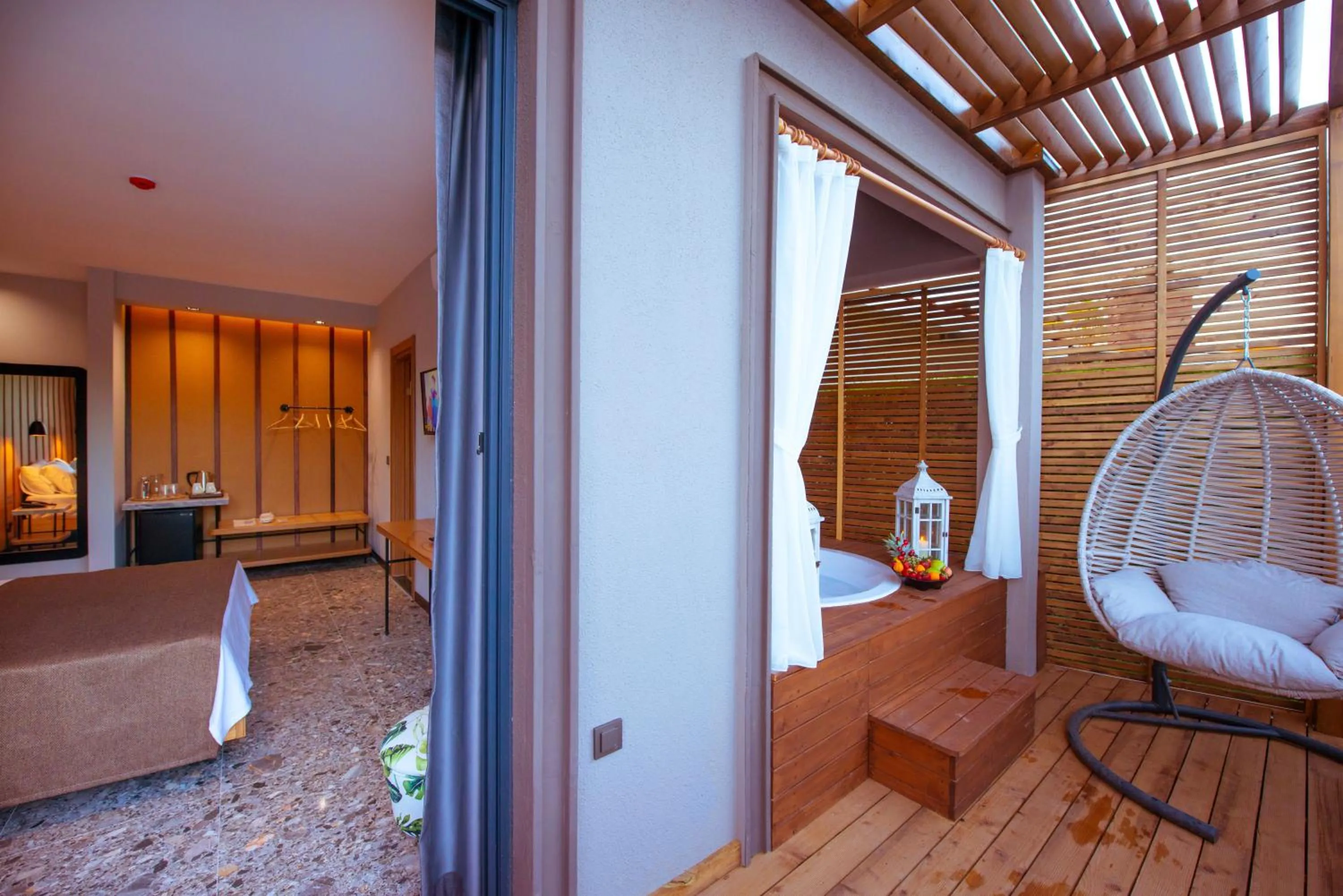 Hot Tub in Arwen Hotel