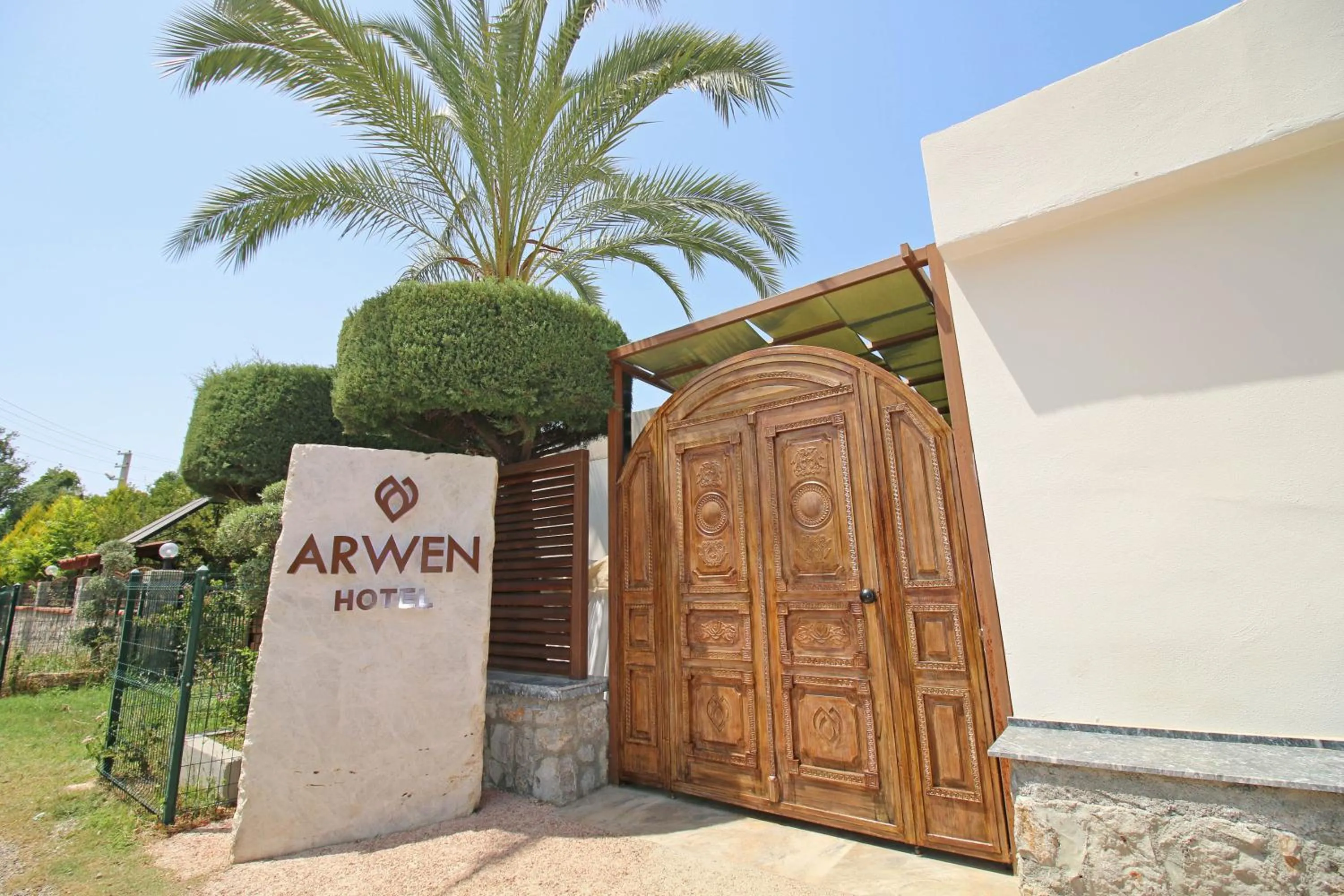 Facade/entrance in Arwen Hotel
