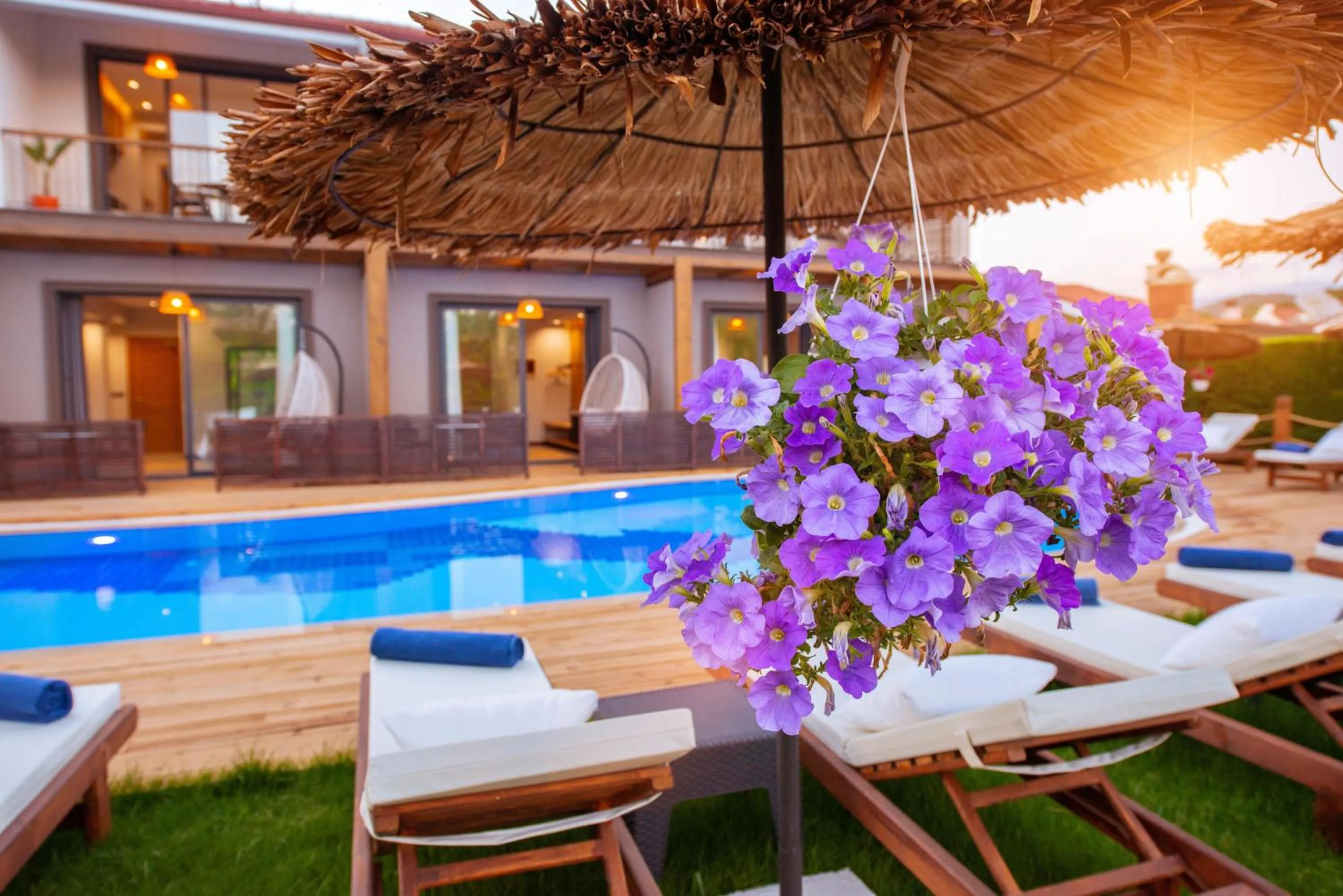 Swimming pool in Arwen Hotel