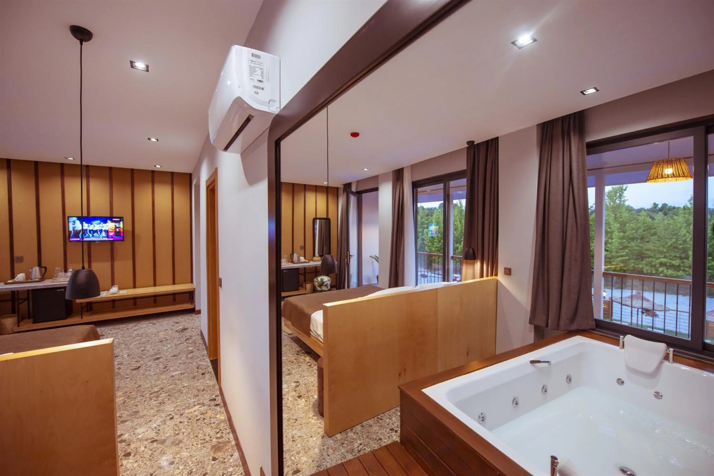 Hot Tub in Arwen Hotel