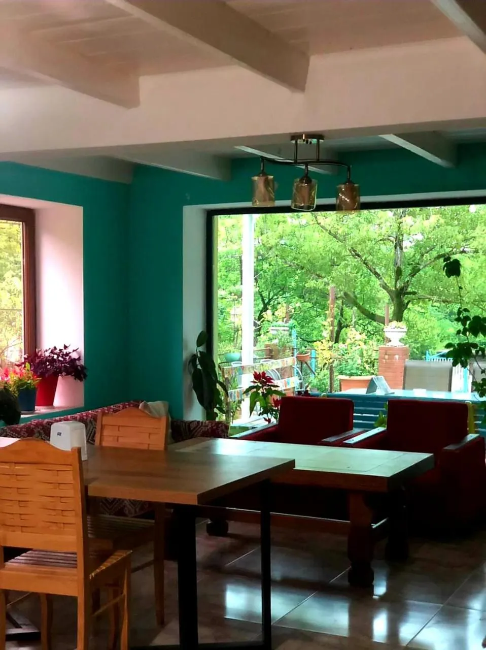 Communal lounge/ TV room in Four Seasons in Kutaisi