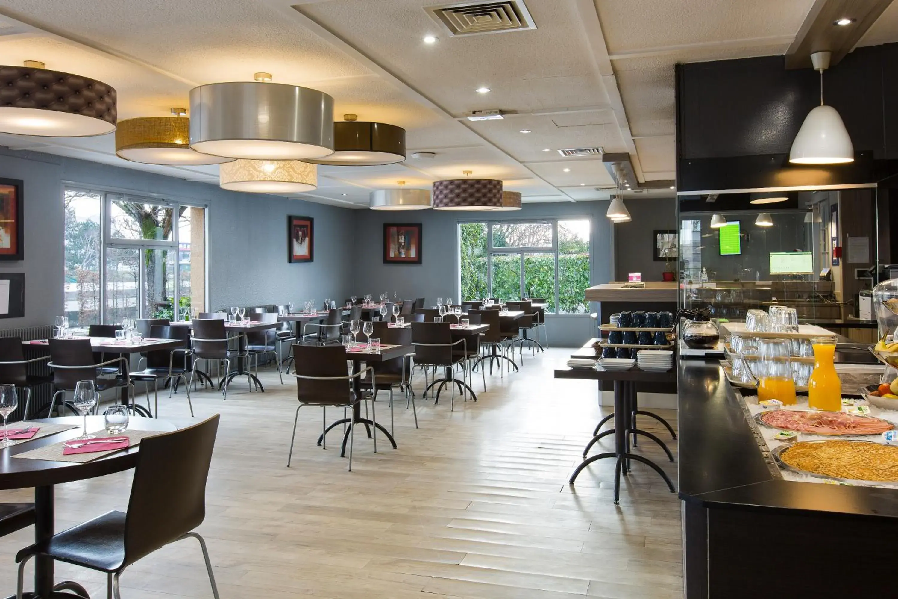 Restaurant/places to eat in Comfort Hôtel RUNGIS-ORLY Restaurant/places to eat in Comfort Hôtel RUNGIS-ORLY