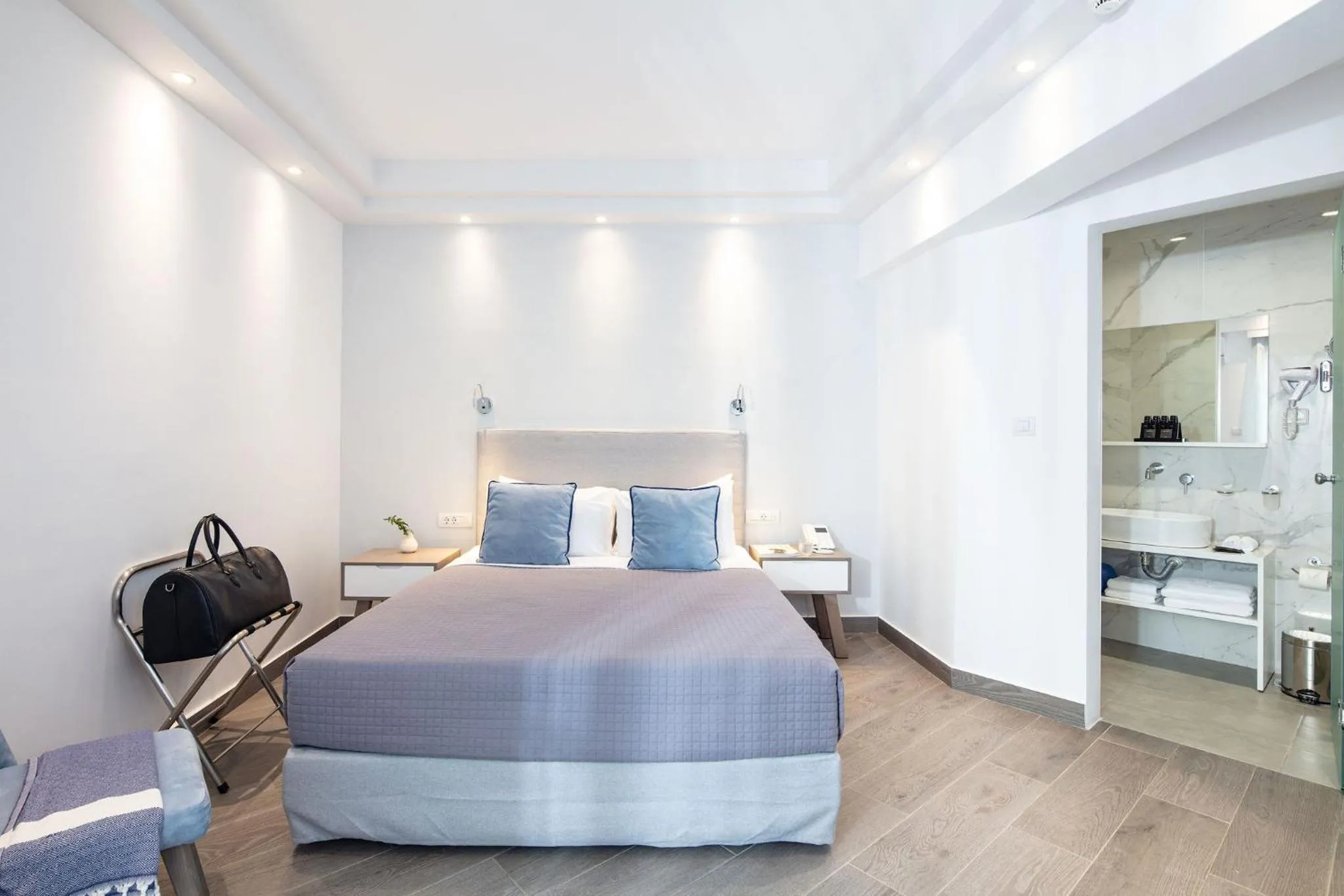 Bathroom, Bed in ALKINOI RESORT AND SPA