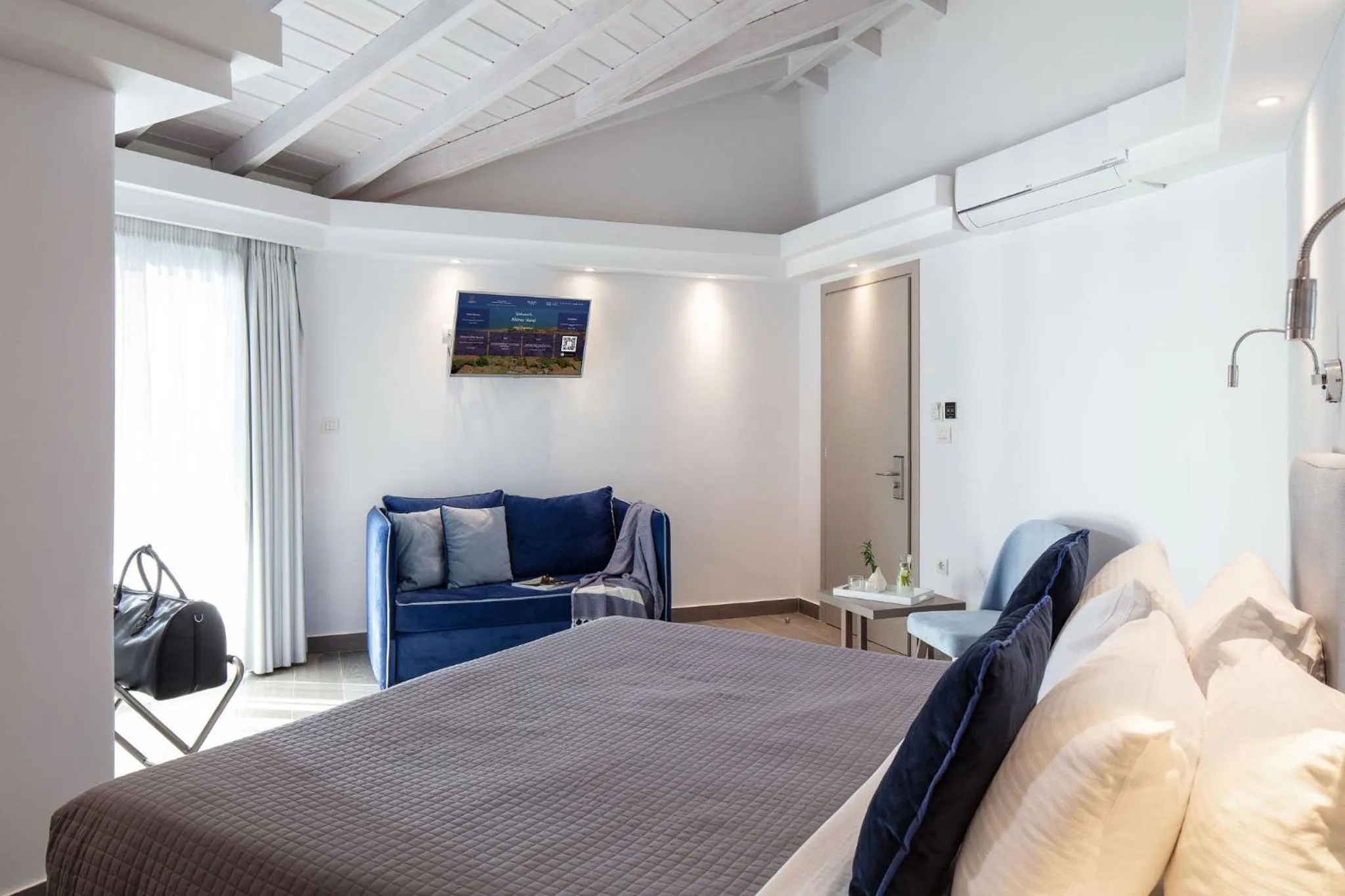 Bed in ALKINOI RESORT AND SPA