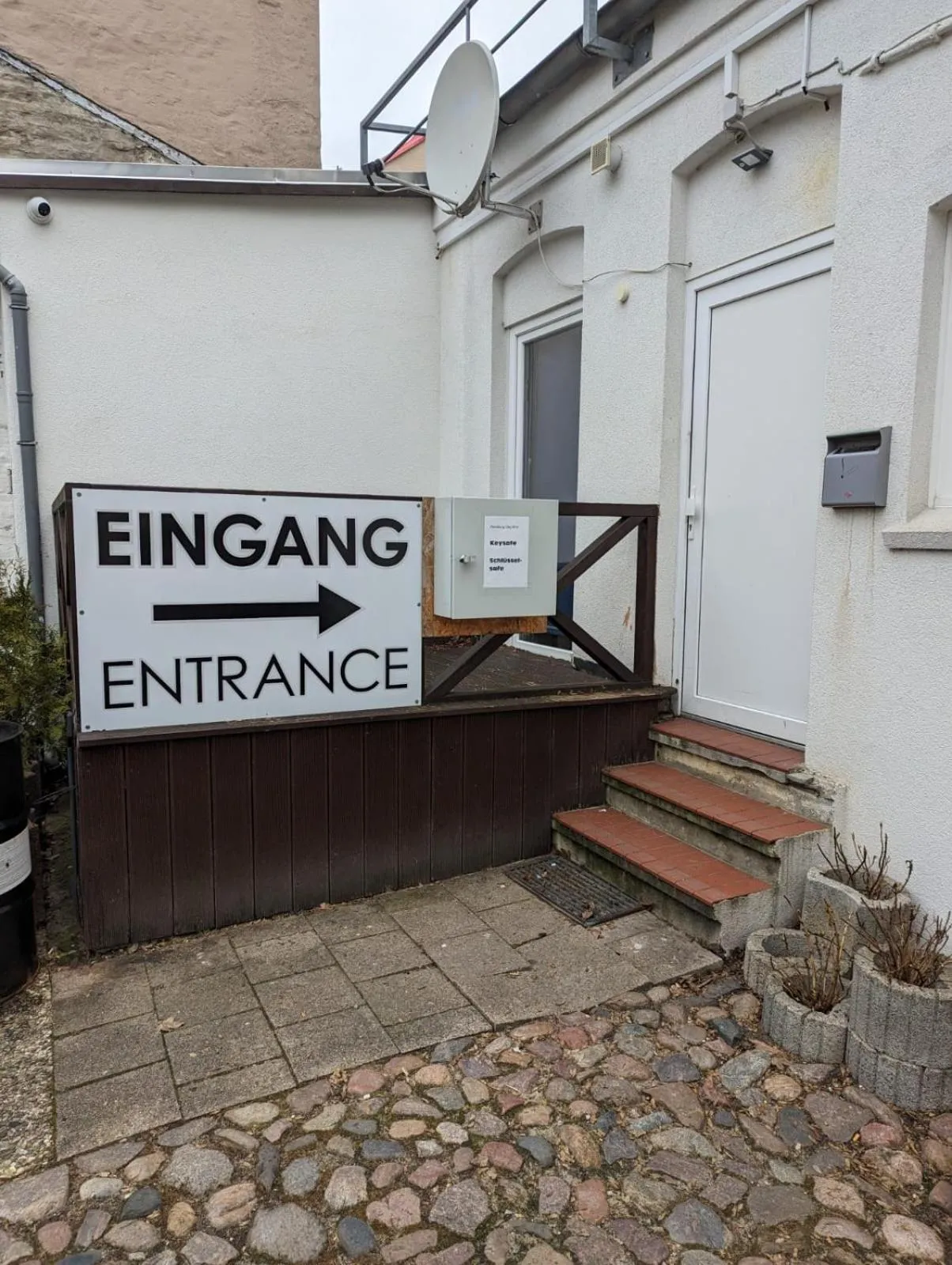 Facade/entrance in Flensburg City - 24h
