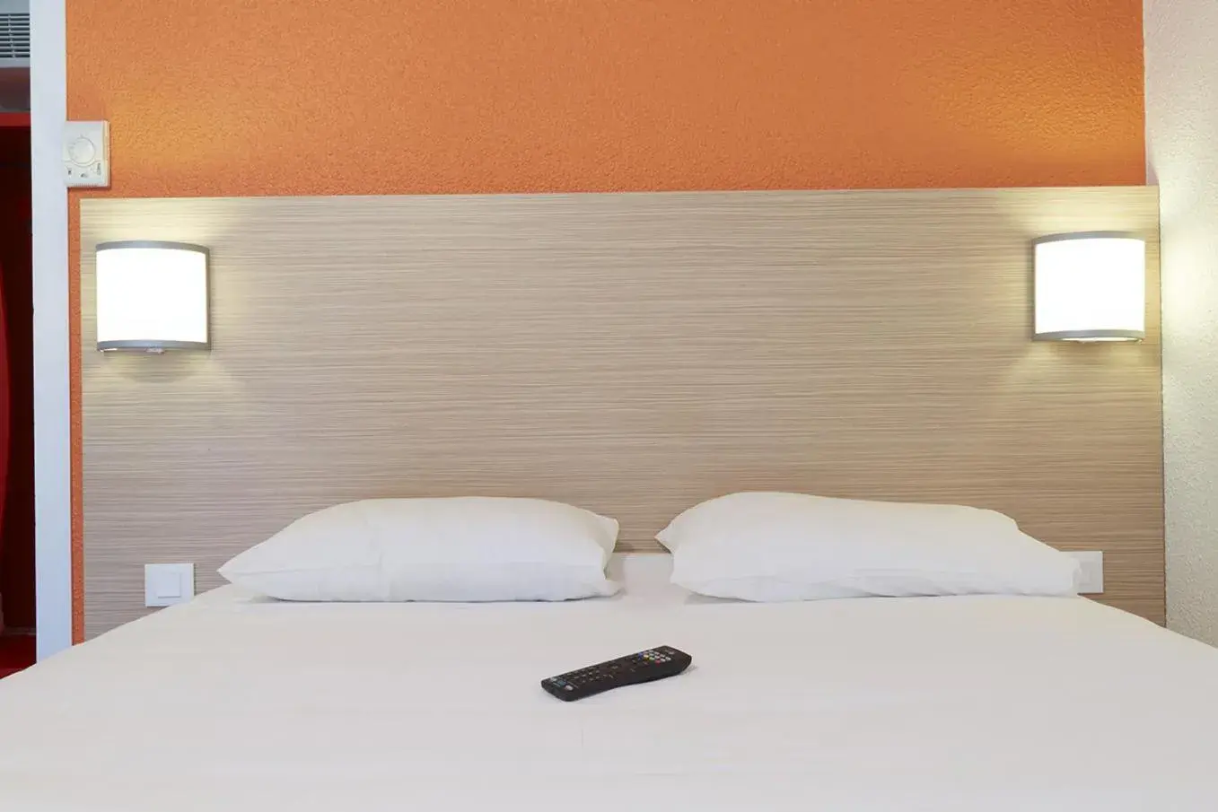 Photo of the whole room, Bed in Premiere Classe Poitiers Futuroscope - Chasseneuil Photo of the whole room, Bed in Premiere Classe Poitiers Futuroscope - Chasseneuil