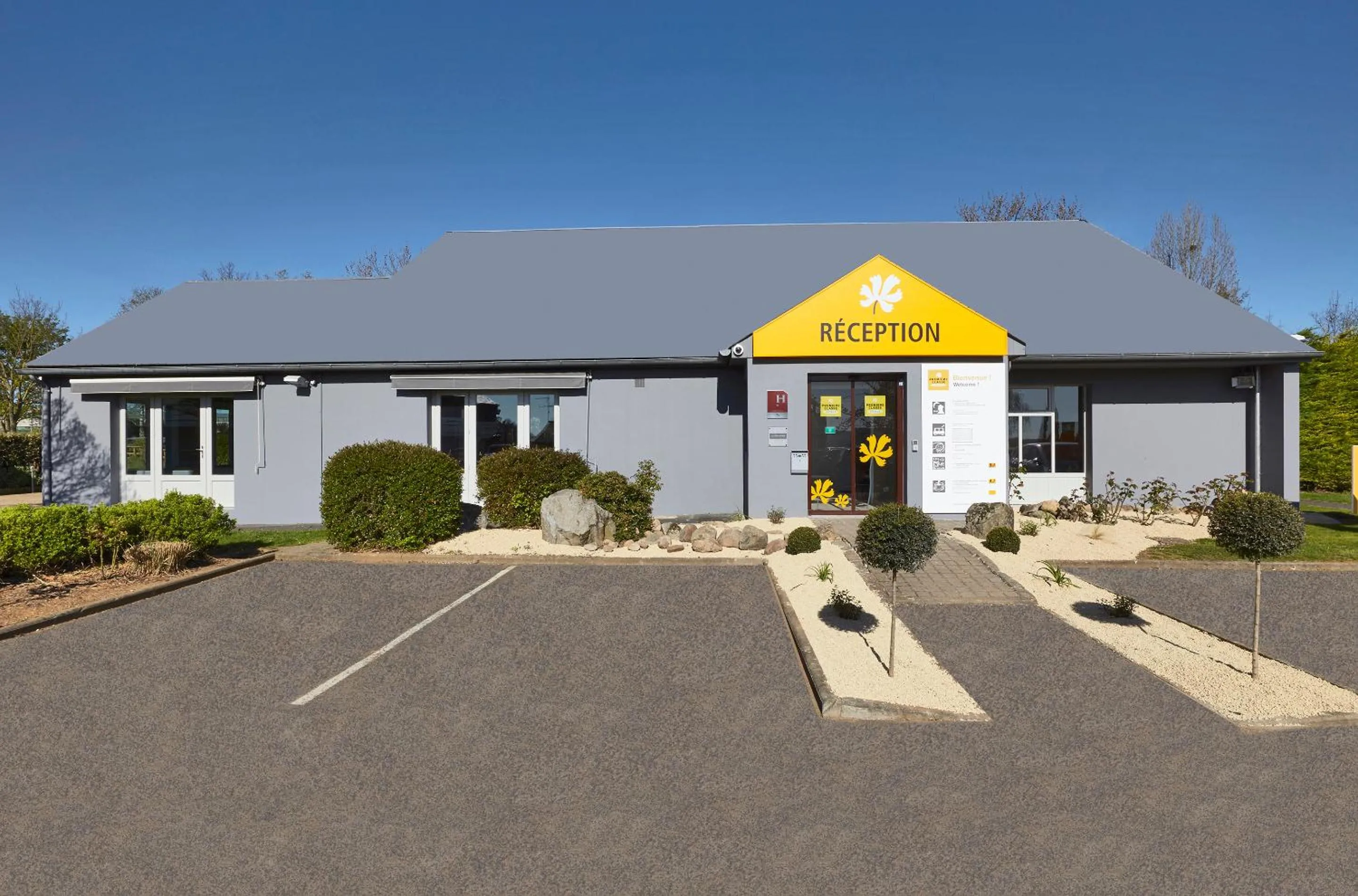 Facade/entrance in Premiere Classe Poitiers Futuroscope - Chasseneuil