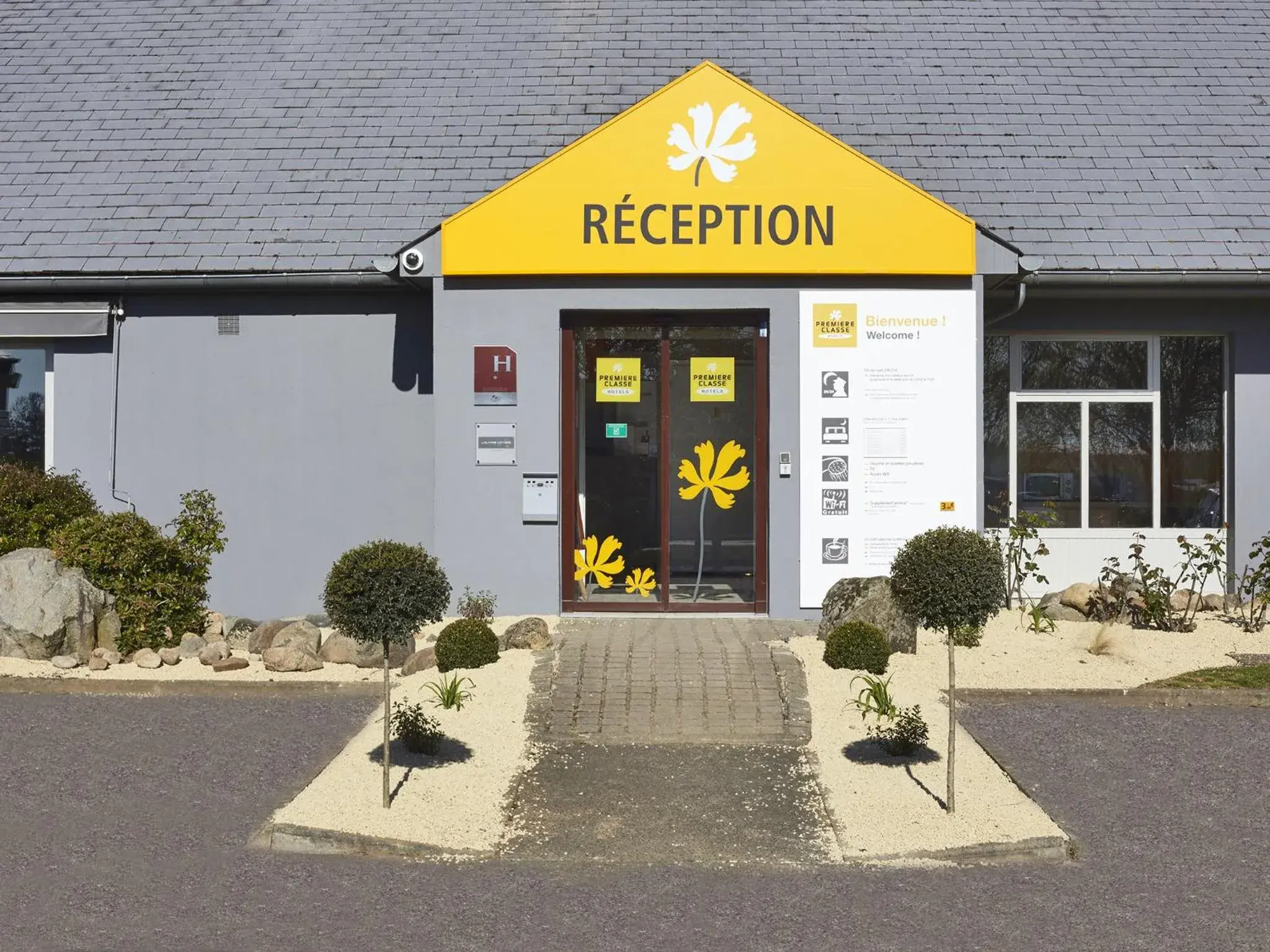 Facade/entrance in Premiere Classe Poitiers Futuroscope - Chasseneuil Facade/entrance in Premiere Classe Poitiers Futuroscope - Chasseneuil