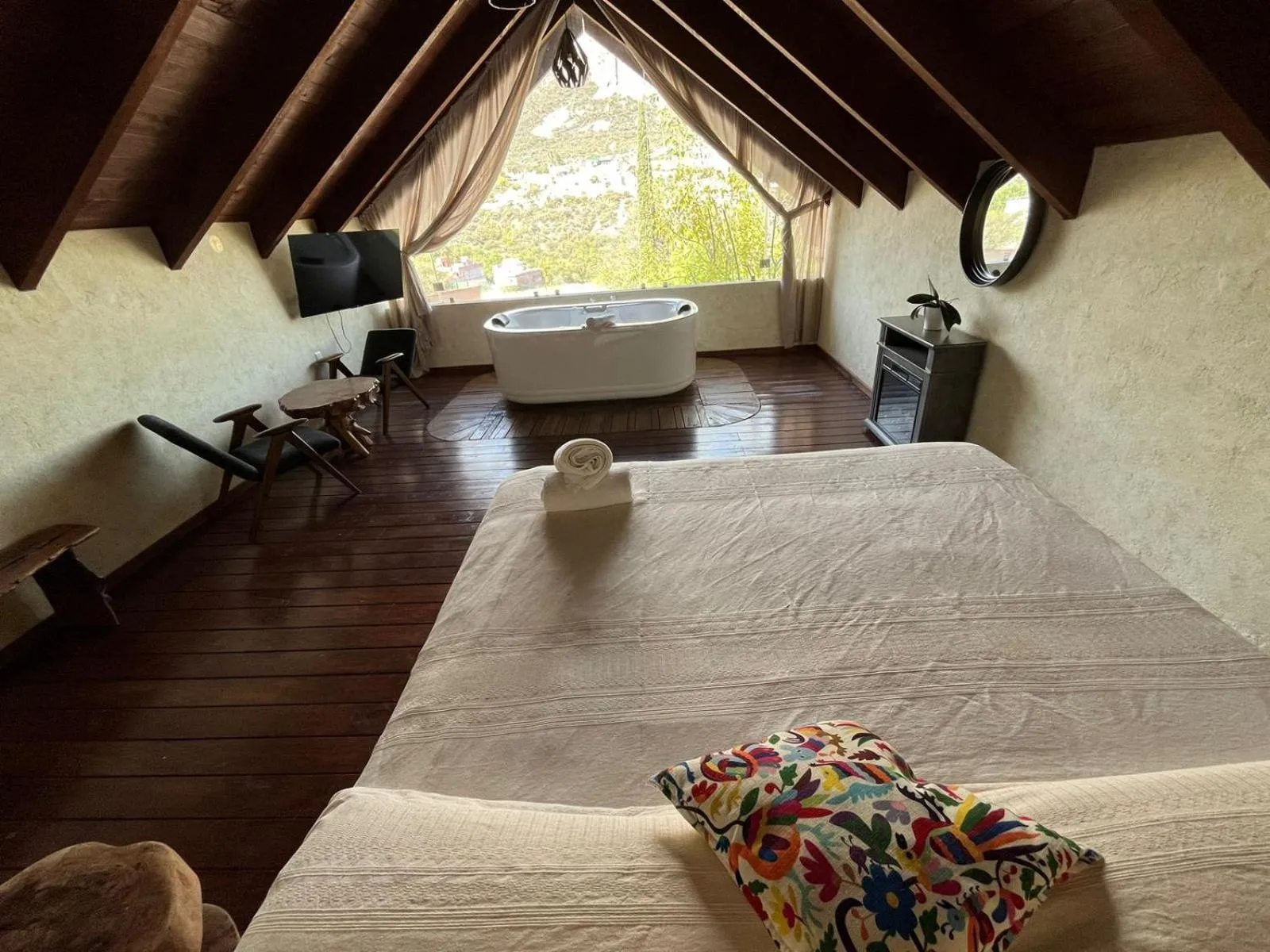 Hot Tub, Bed in Zidada Hotel and Chalets