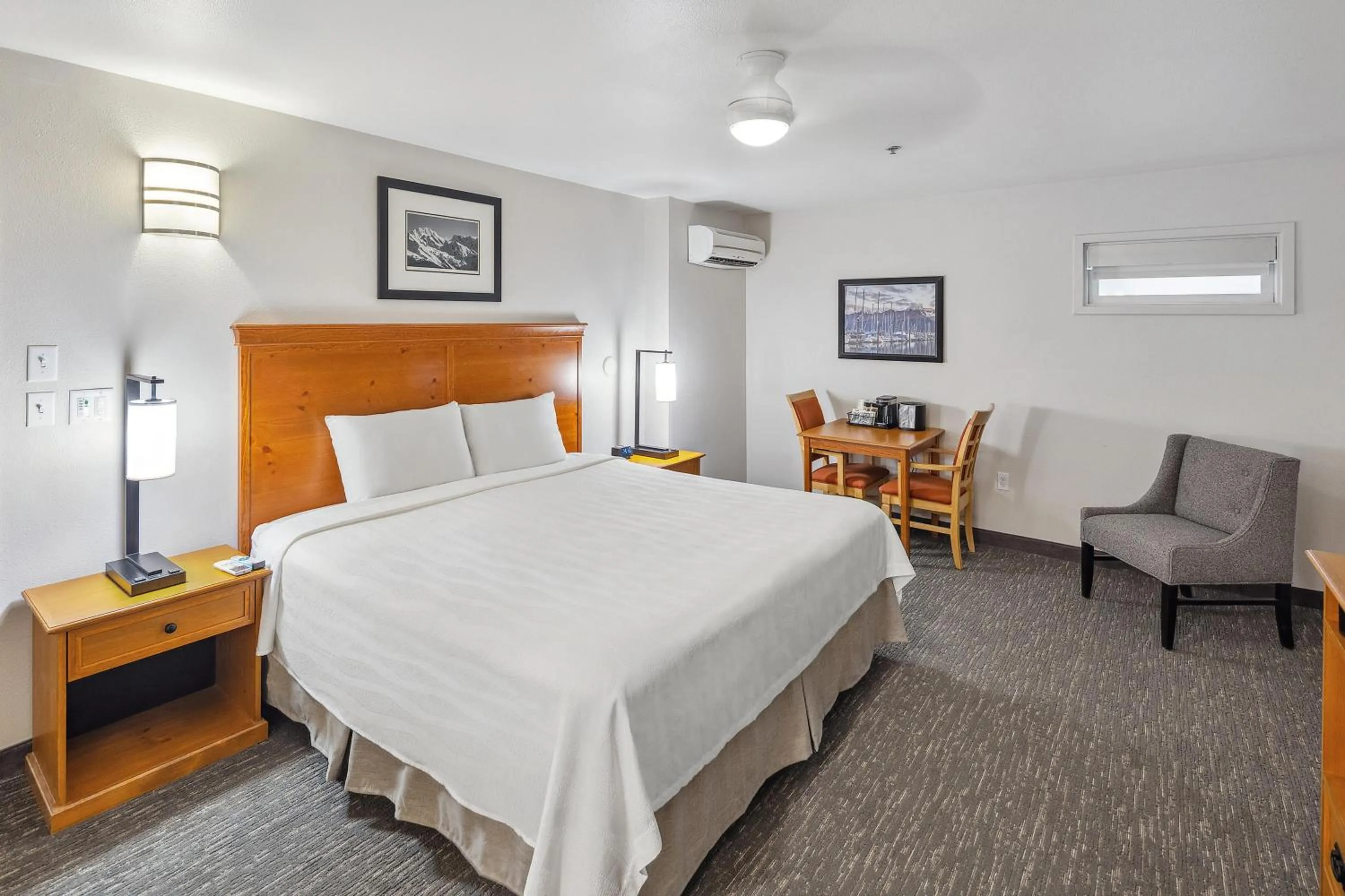 Bed in Hotel Edgewater