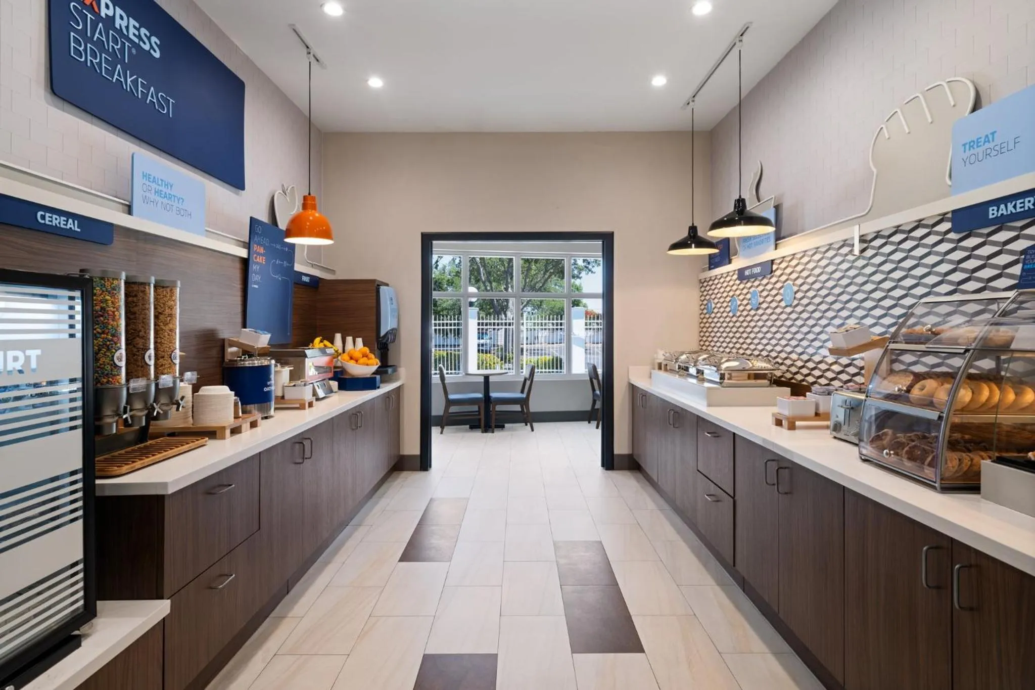 Breakfast in Holiday Inn Express St. Petersburg North / I-275 by IHG